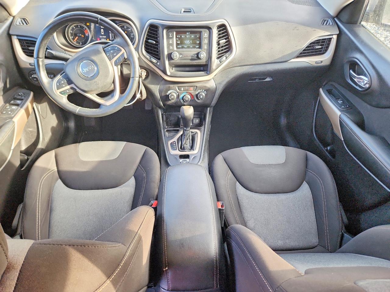2018 Jeep Cherokee Latitude Silver vin: 1C4PJLCBXJD618463