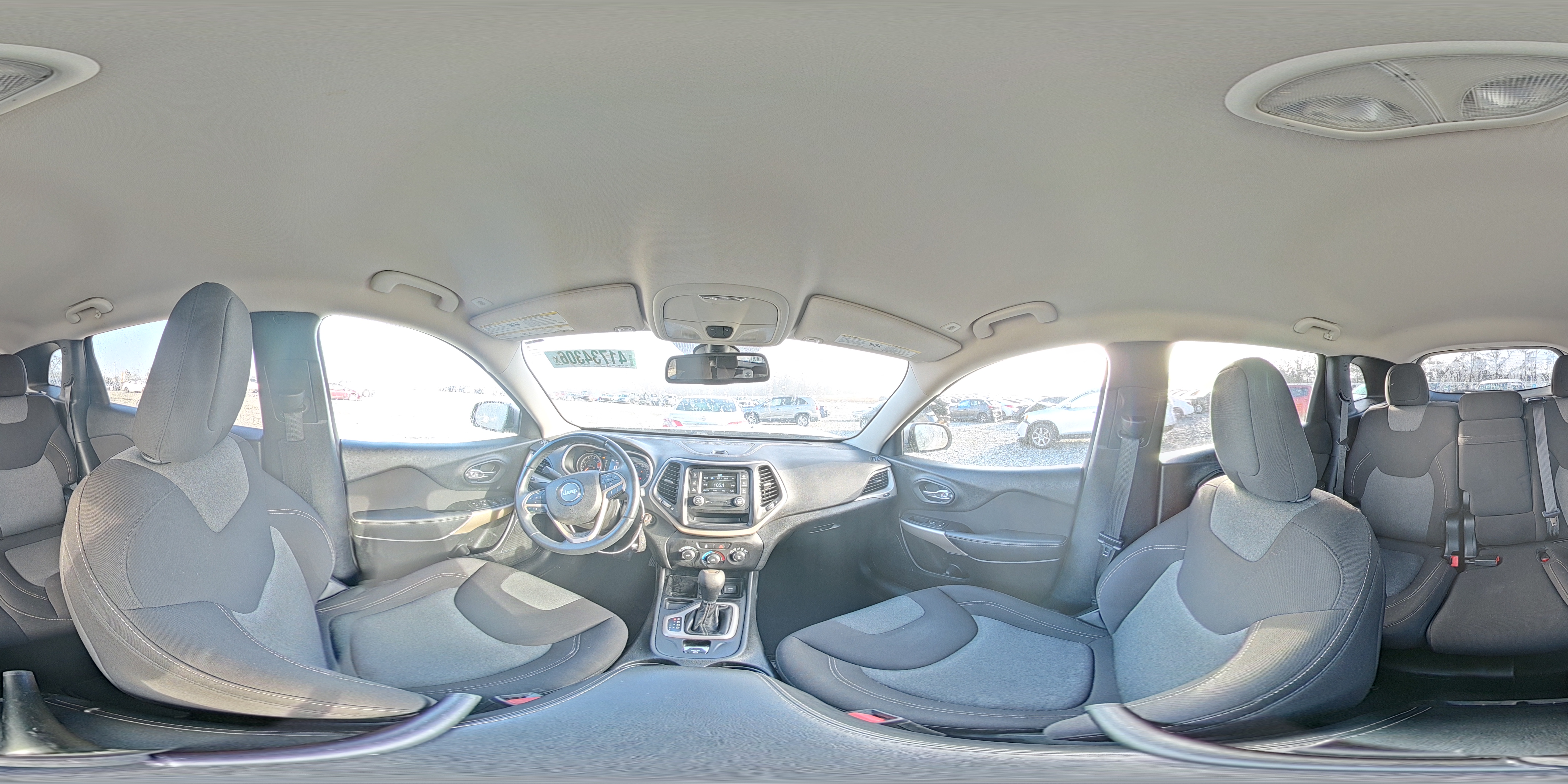 2018 Jeep Cherokee Latitude Silver vin: 1C4PJLCBXJD618463