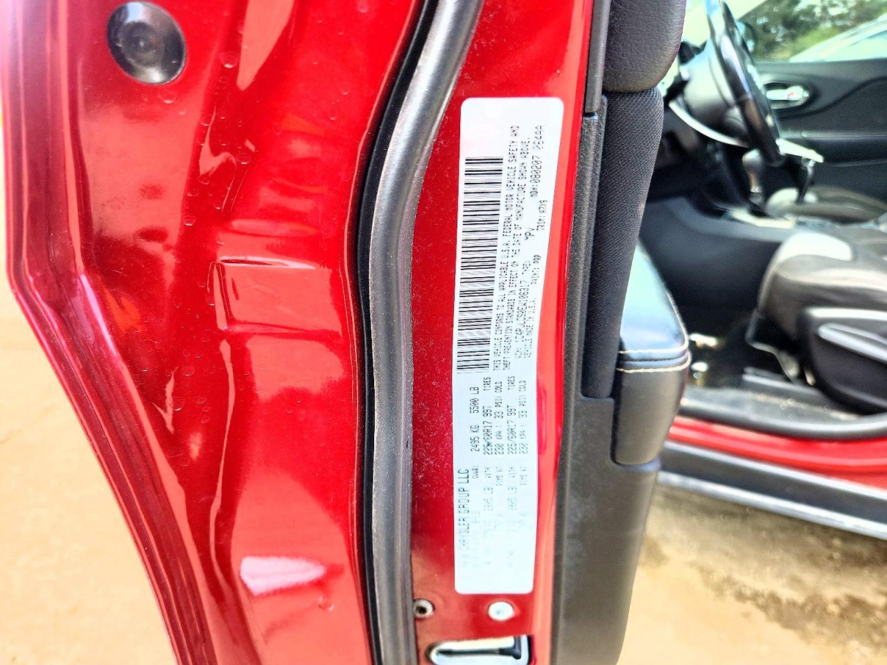 2014 Jeep Cherokee Latitude Red vin: 1C4PJLCS0EW106317