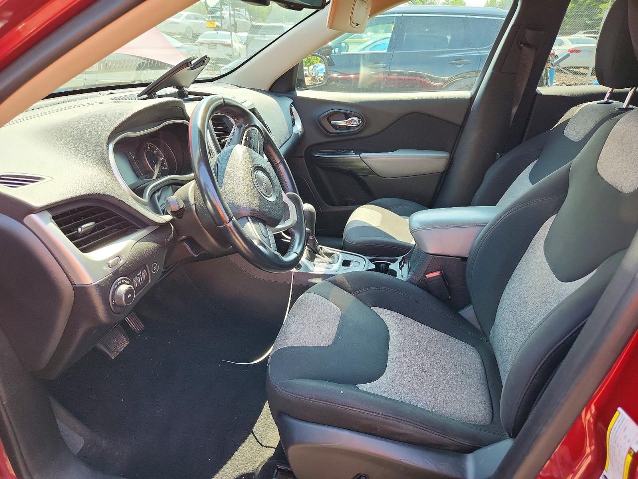 2014 Jeep Cherokee Latitude Burgundy vin: 1C4PJLCS0EW117334