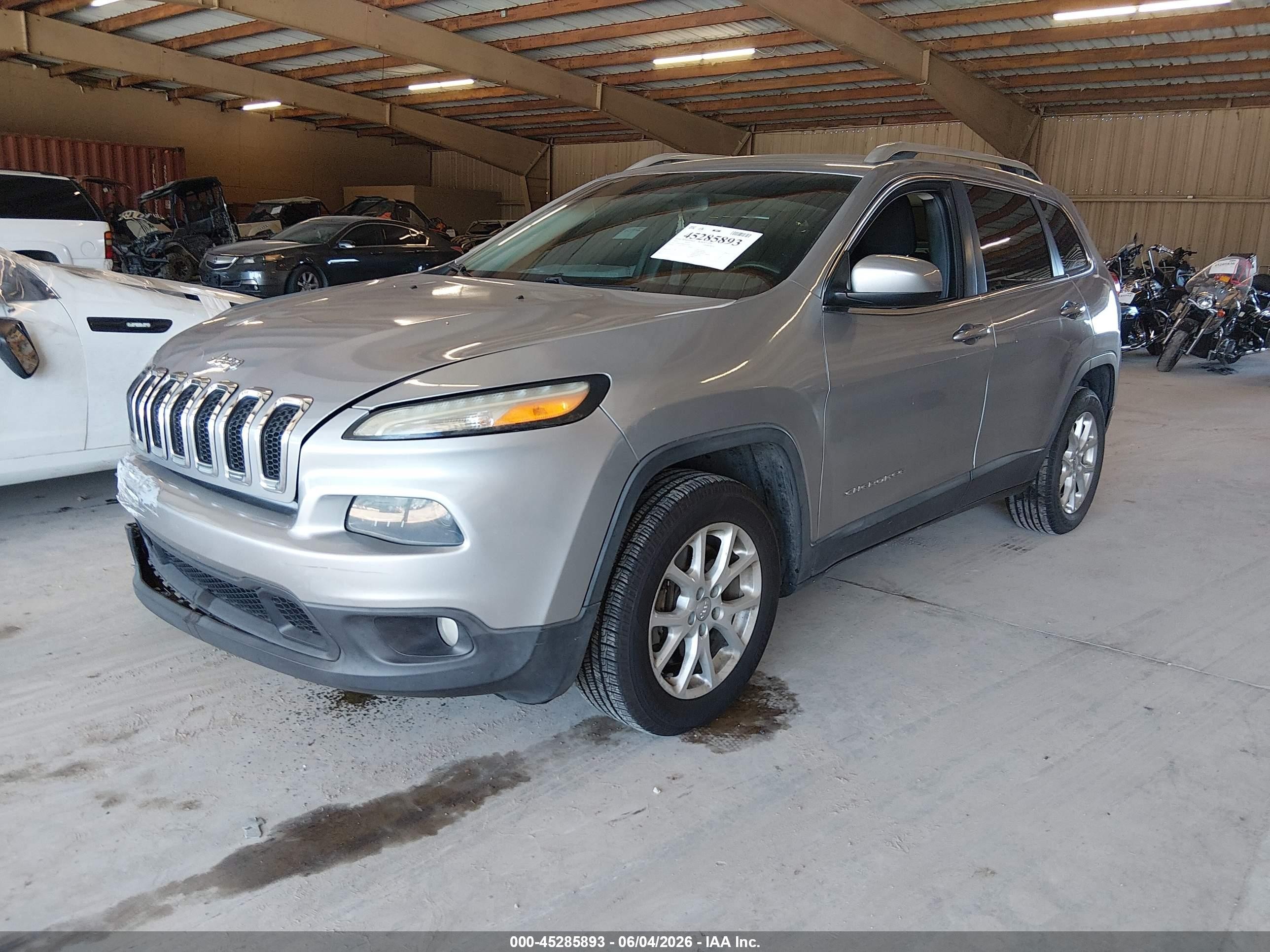 2014 Jeep Cherokee Latitude Silver vin: 1C4PJLCS0EW147997