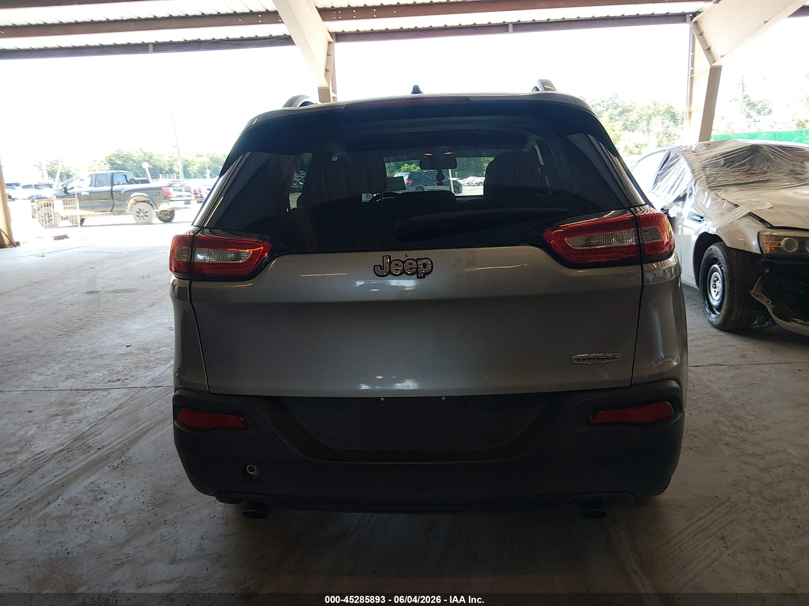 2014 Jeep Cherokee Latitude Silver vin: 1C4PJLCS0EW147997