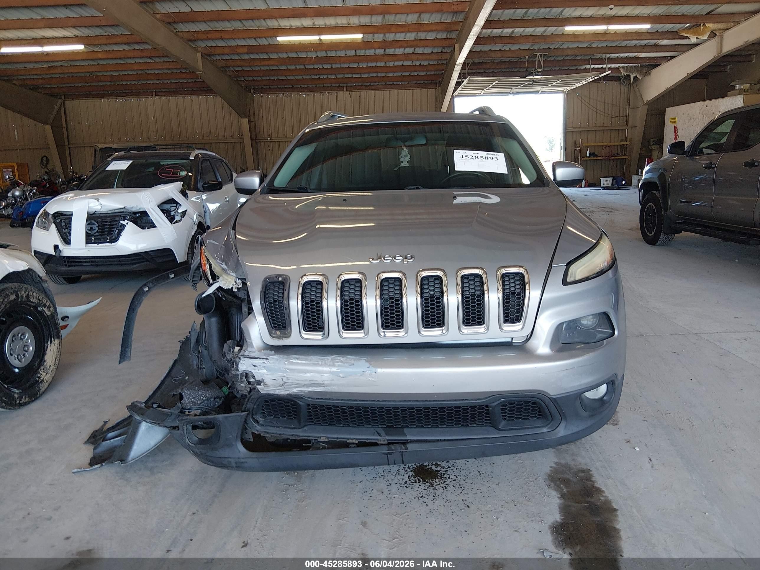 2014 Jeep Cherokee Latitude Silver vin: 1C4PJLCS0EW147997