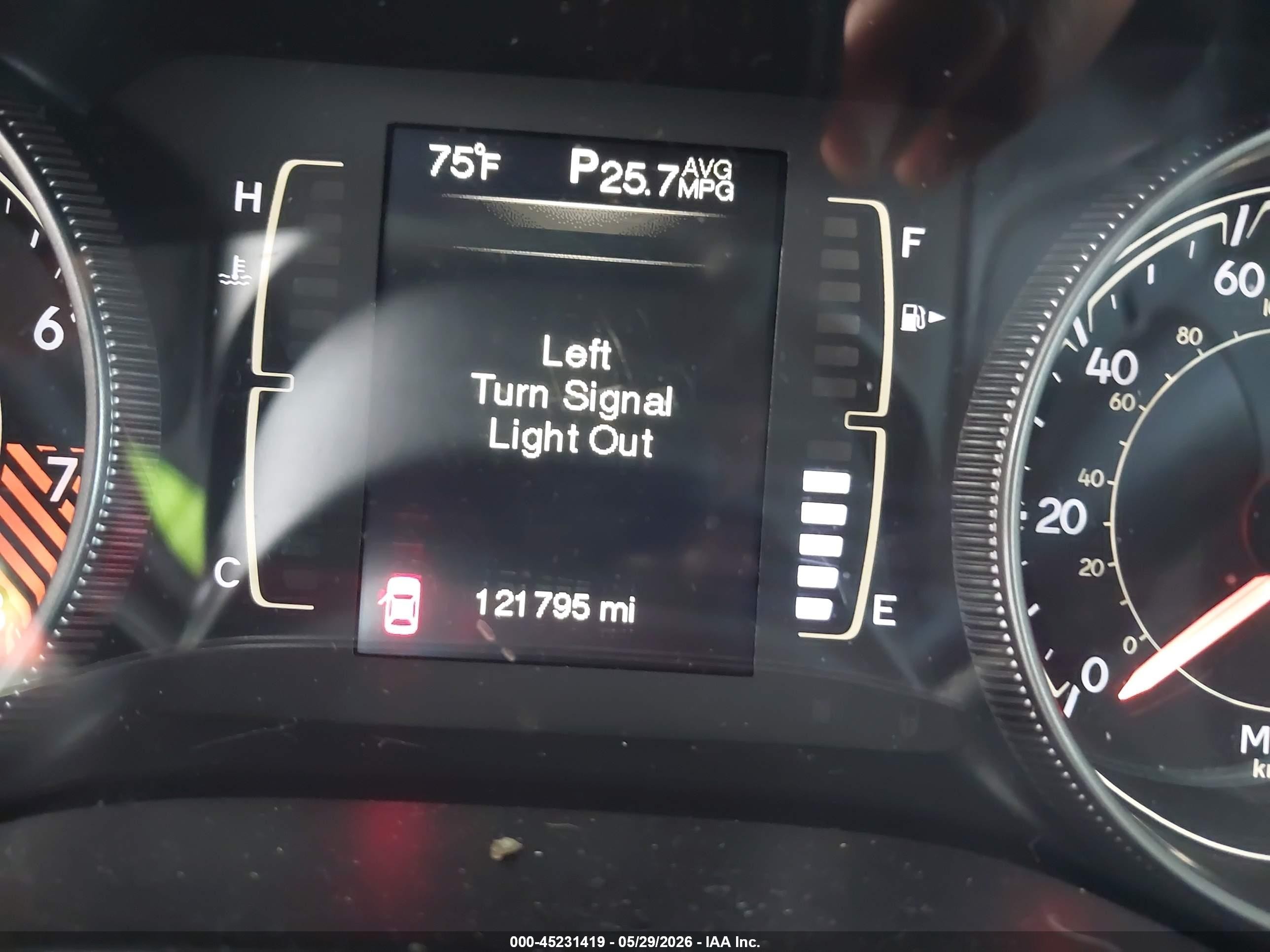 2014 Jeep Cherokee Latitude Silver vin: 1C4PJLCS0EW171166
