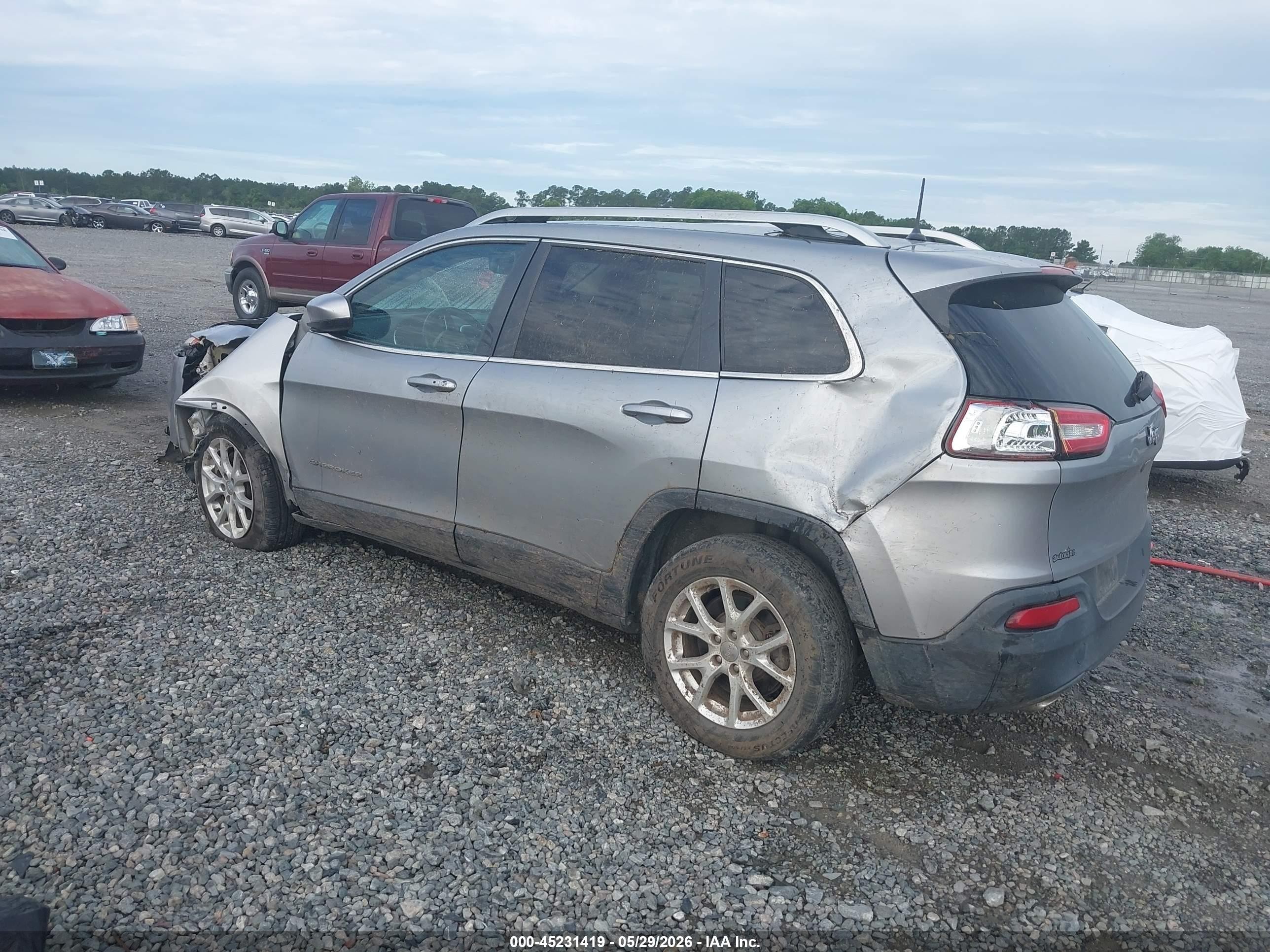 2014 Jeep Cherokee Latitude Silver vin: 1C4PJLCS0EW171166