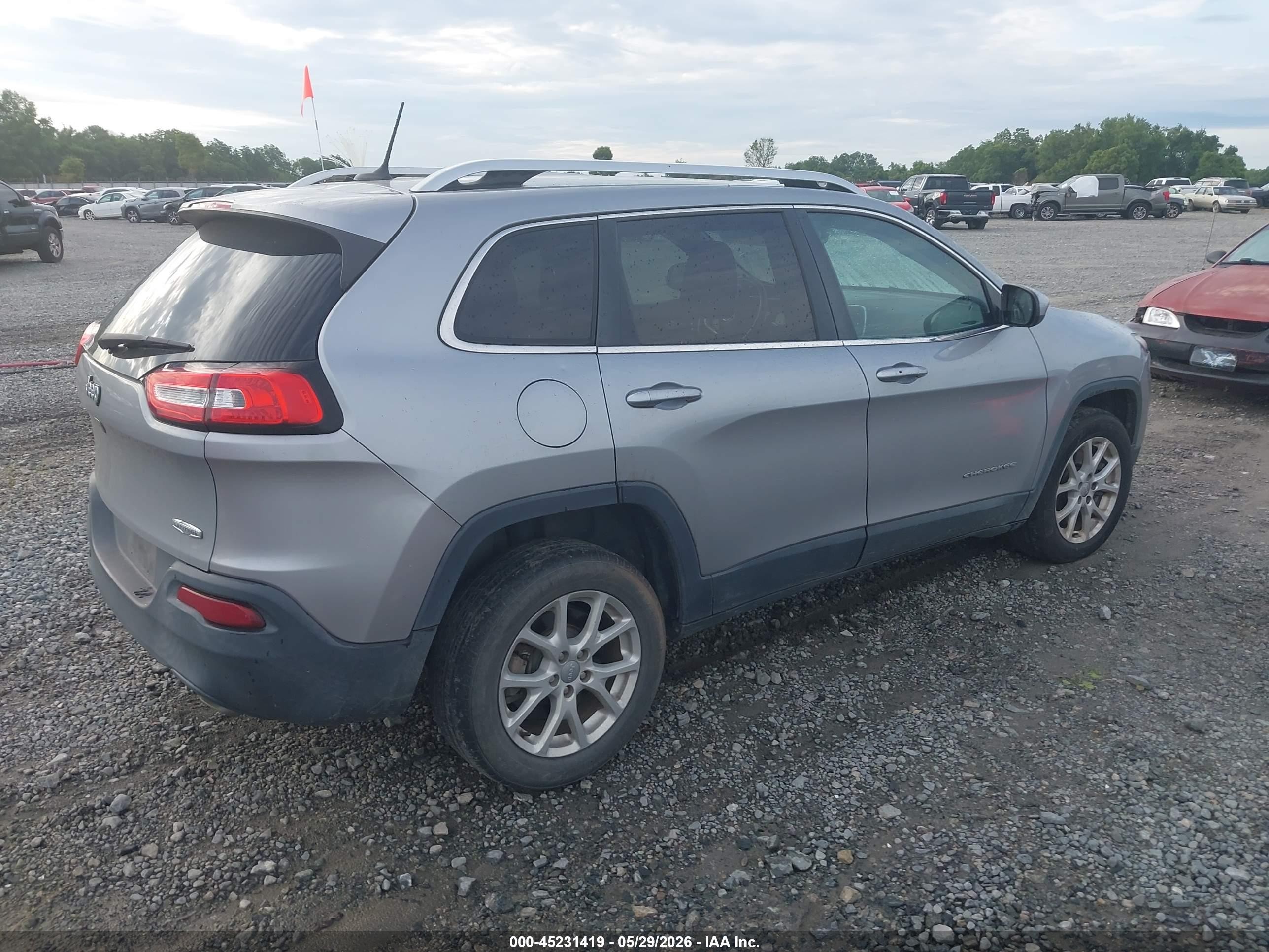 2014 Jeep Cherokee Latitude Silver vin: 1C4PJLCS0EW171166