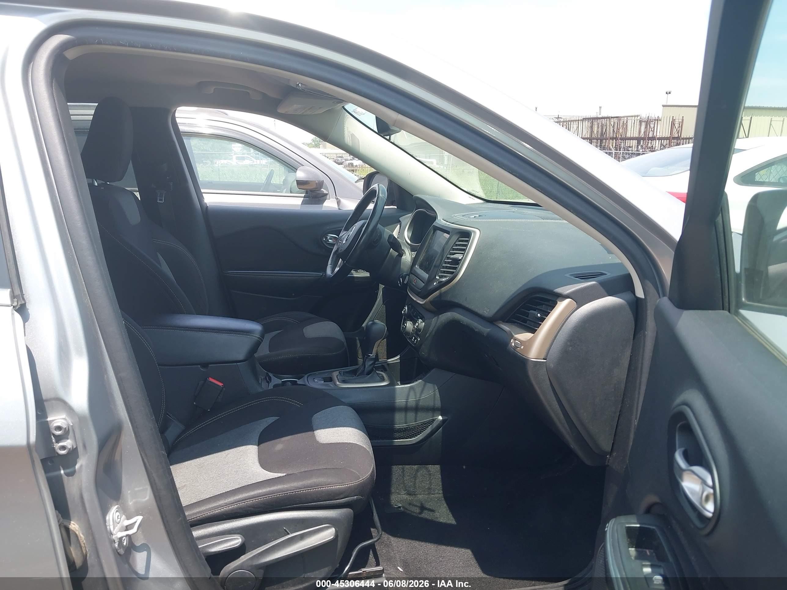 2014 Jeep Cherokee Latitude Gray vin: 1C4PJLCS0EW206594
