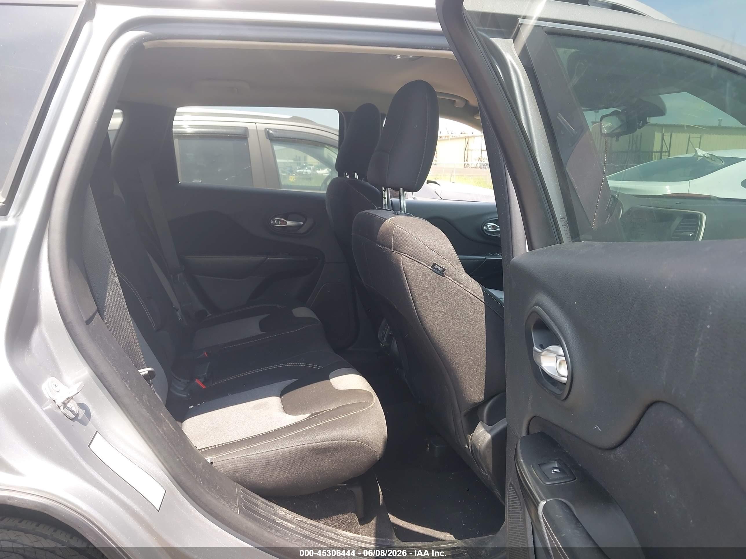 2014 Jeep Cherokee Latitude Gray vin: 1C4PJLCS0EW206594