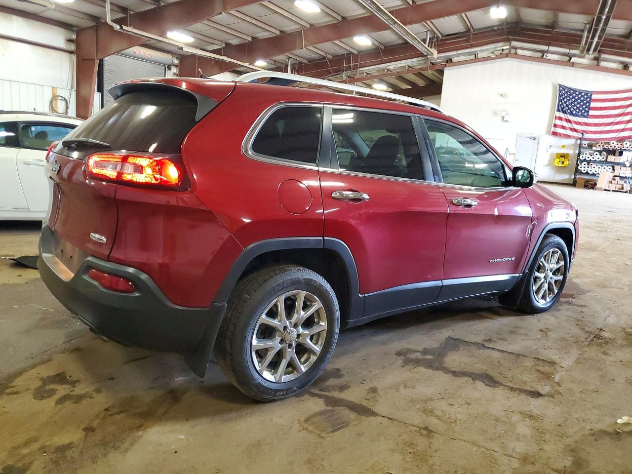 2014 Jeep Cherokee Latitude Red vin: 1C4PJLCS0EW318912
