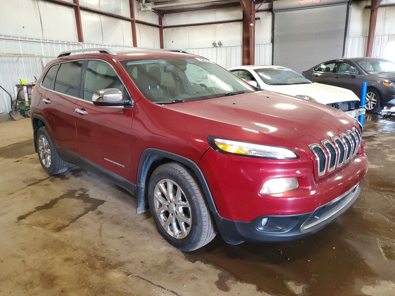 2014 Jeep Cherokee Latitude Red vin: 1C4PJLCS0EW318912