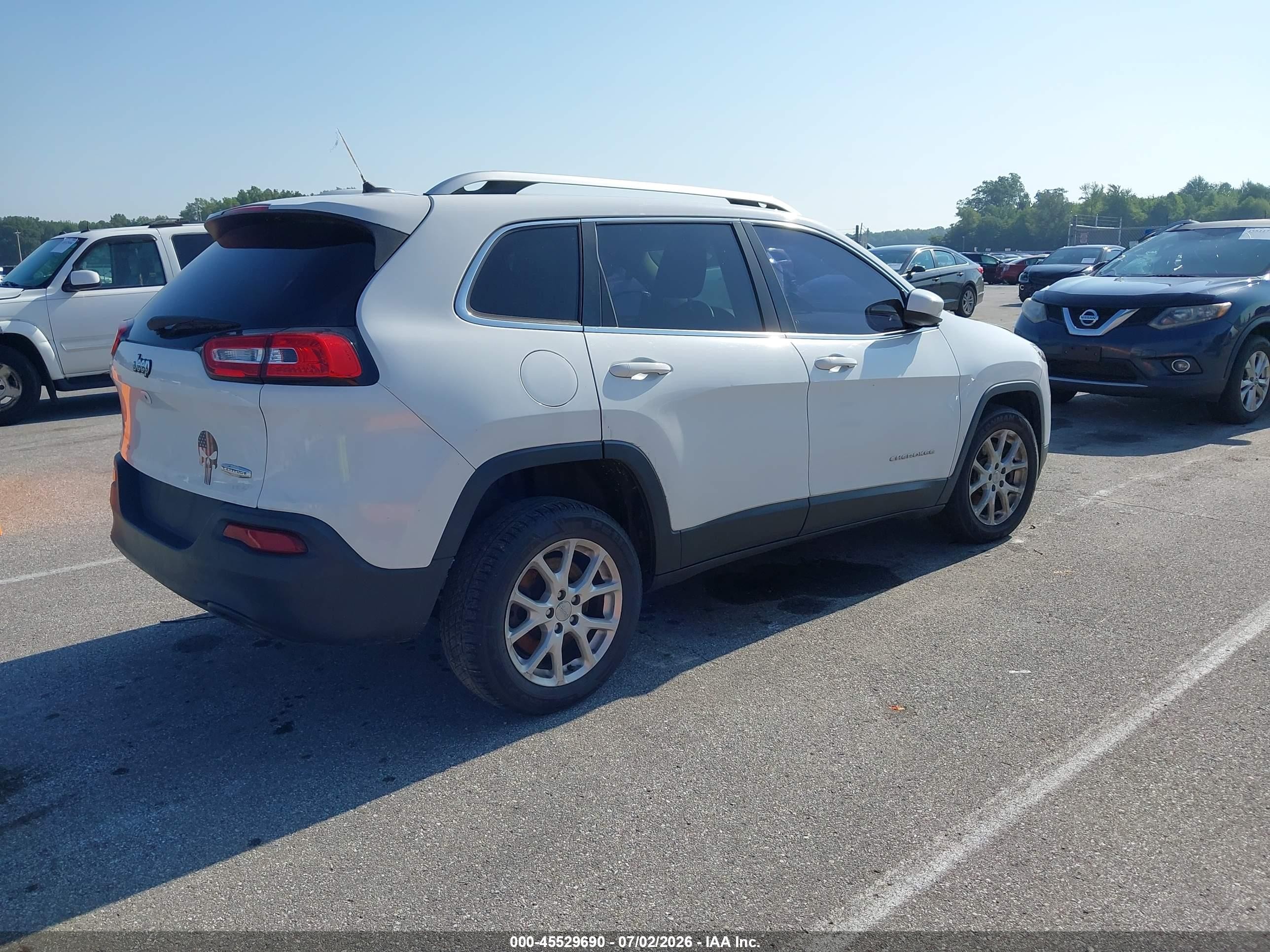2014 Jeep Cherokee Latitude White vin: 1C4PJLCS0EW320756