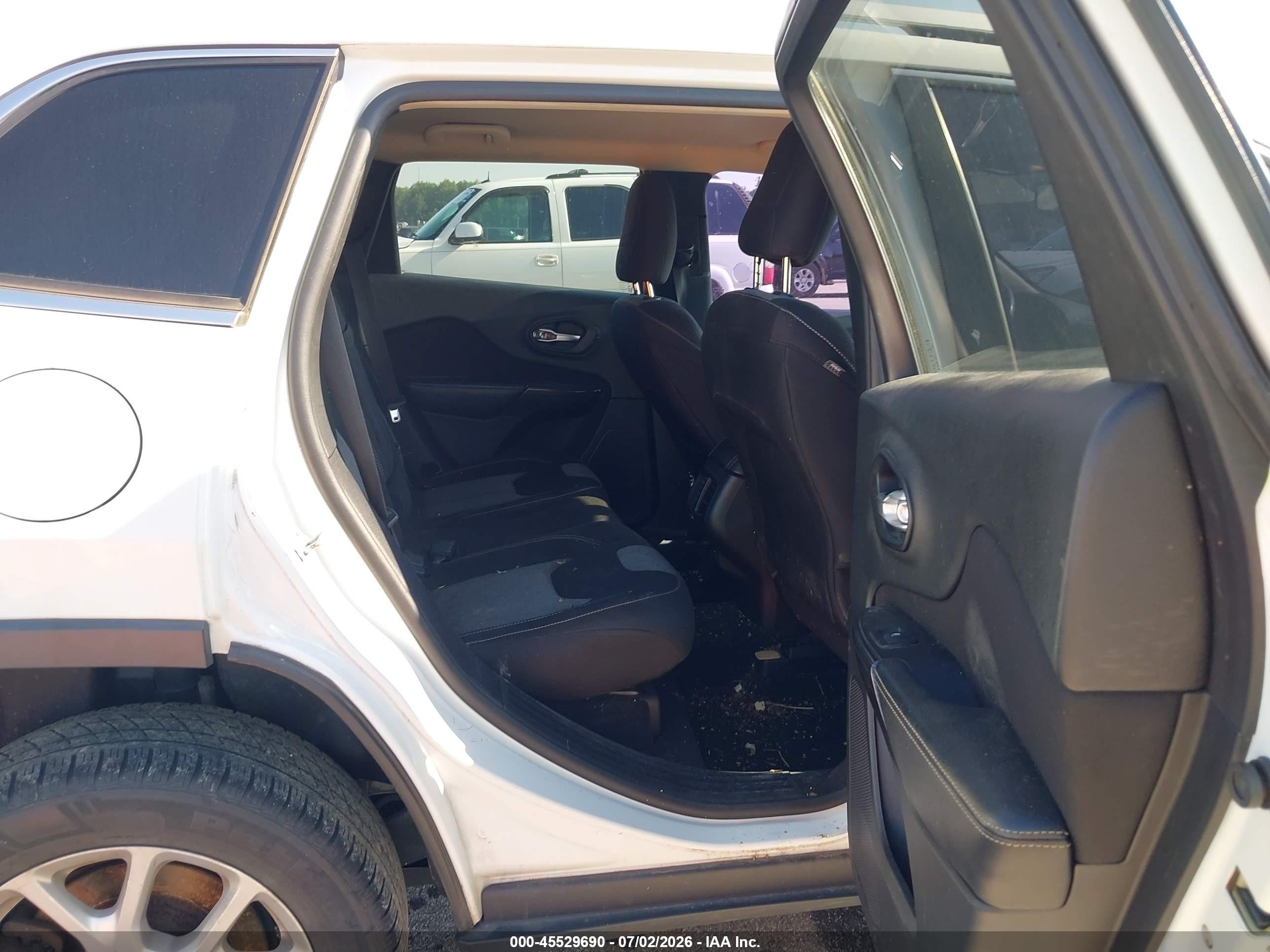 2014 Jeep Cherokee Latitude White vin: 1C4PJLCS0EW320756