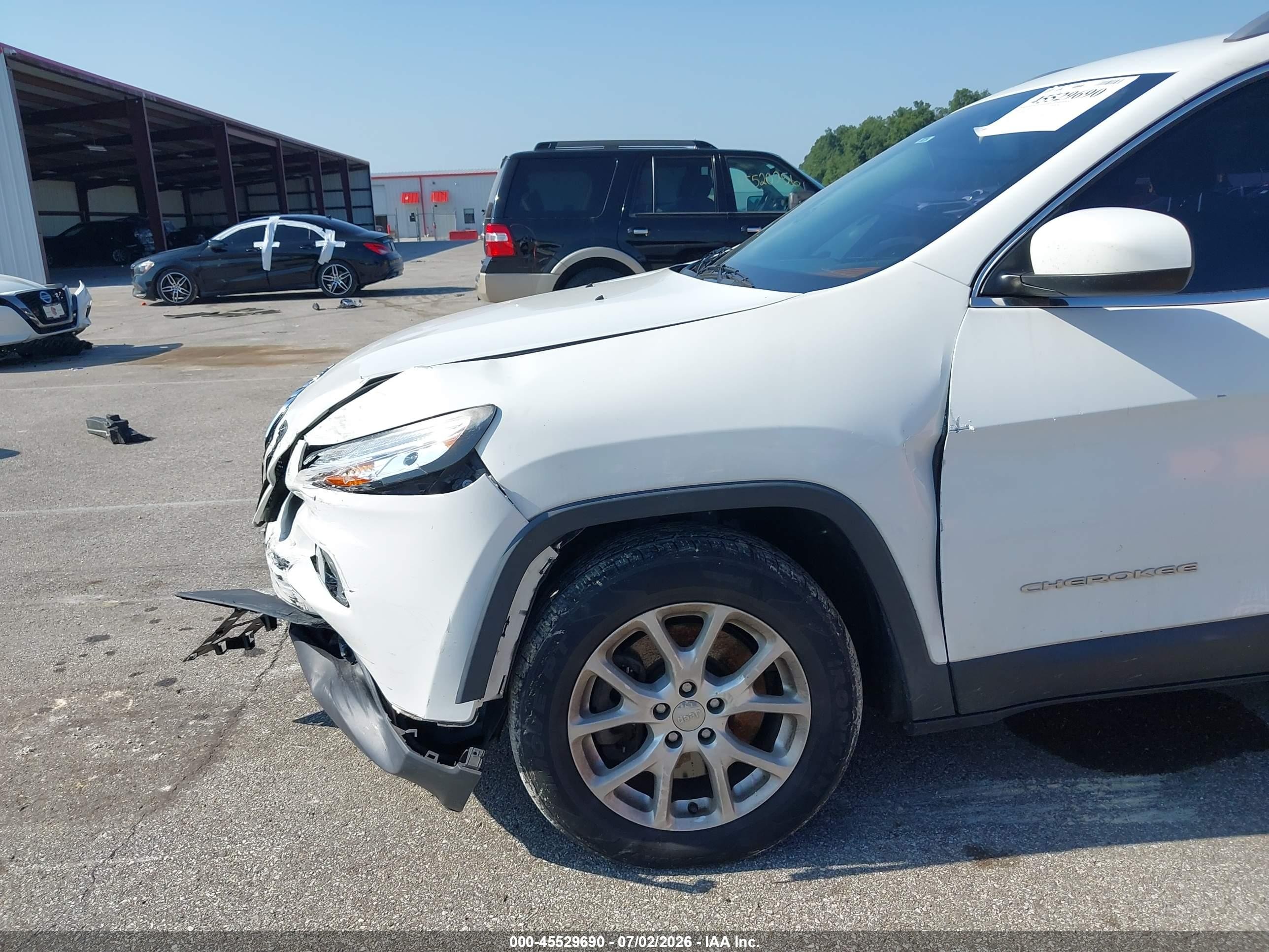 2014 Jeep Cherokee Latitude White vin: 1C4PJLCS0EW320756