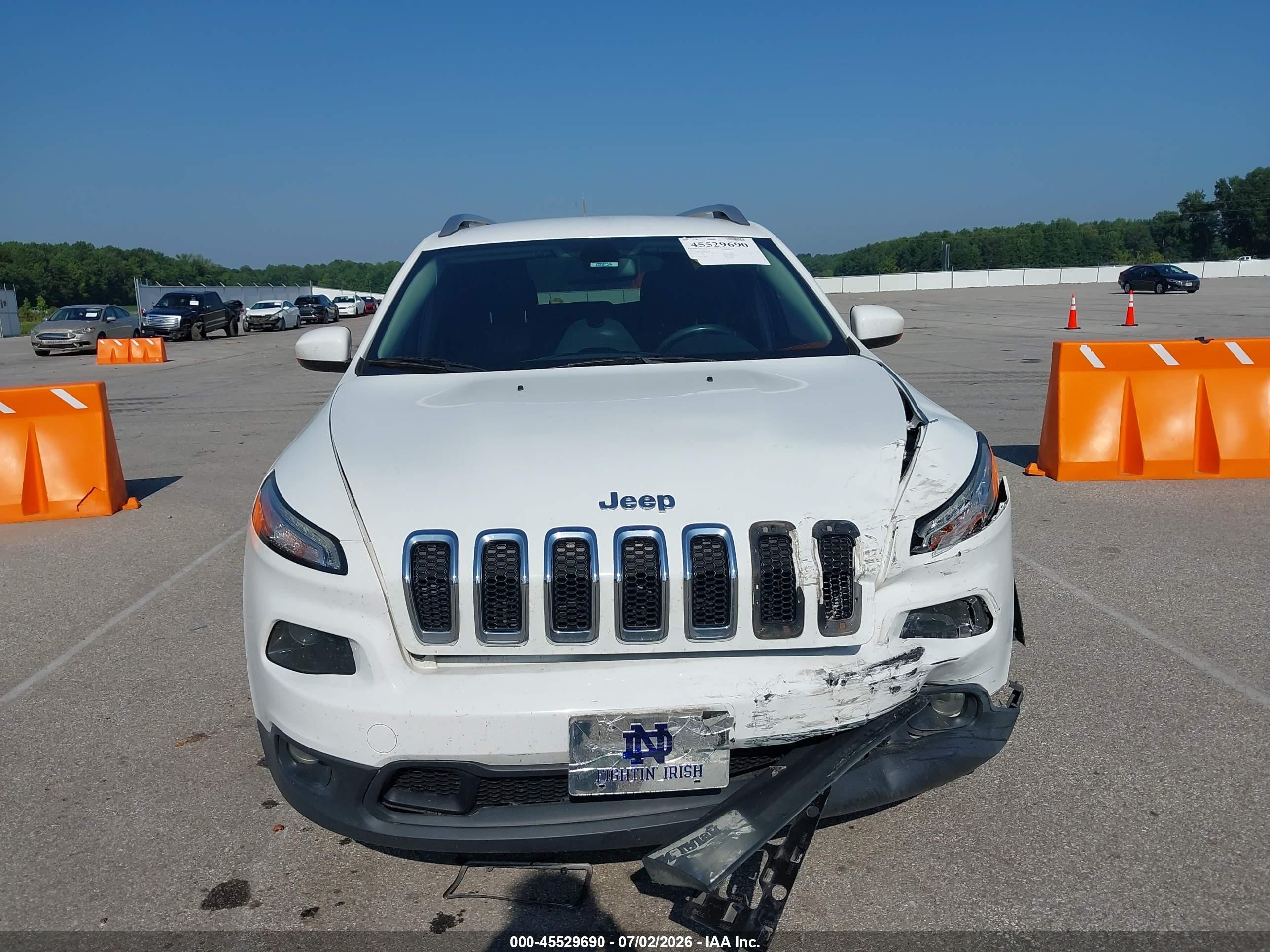 2014 Jeep Cherokee Latitude White vin: 1C4PJLCS0EW320756
