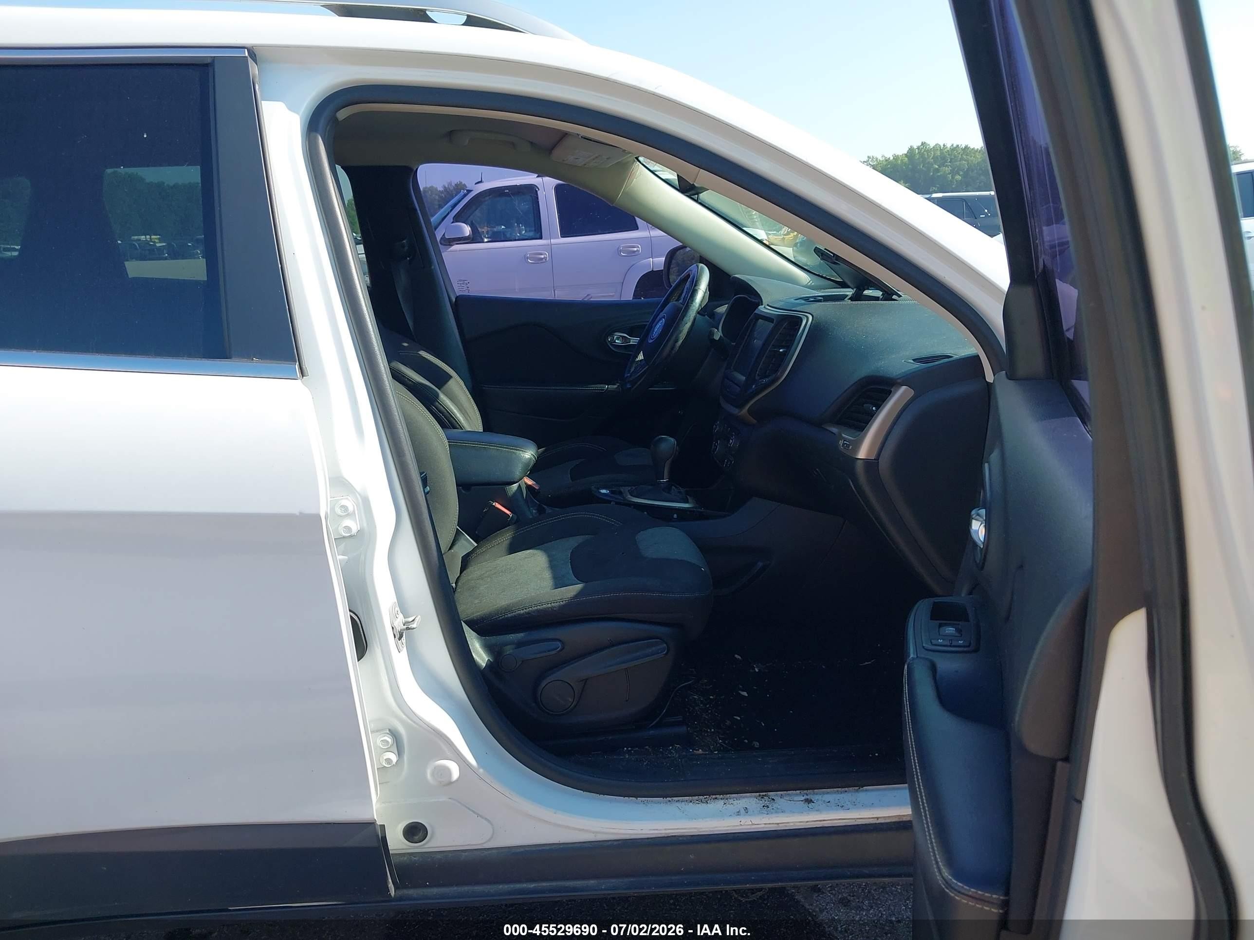 2014 Jeep Cherokee Latitude White vin: 1C4PJLCS0EW320756