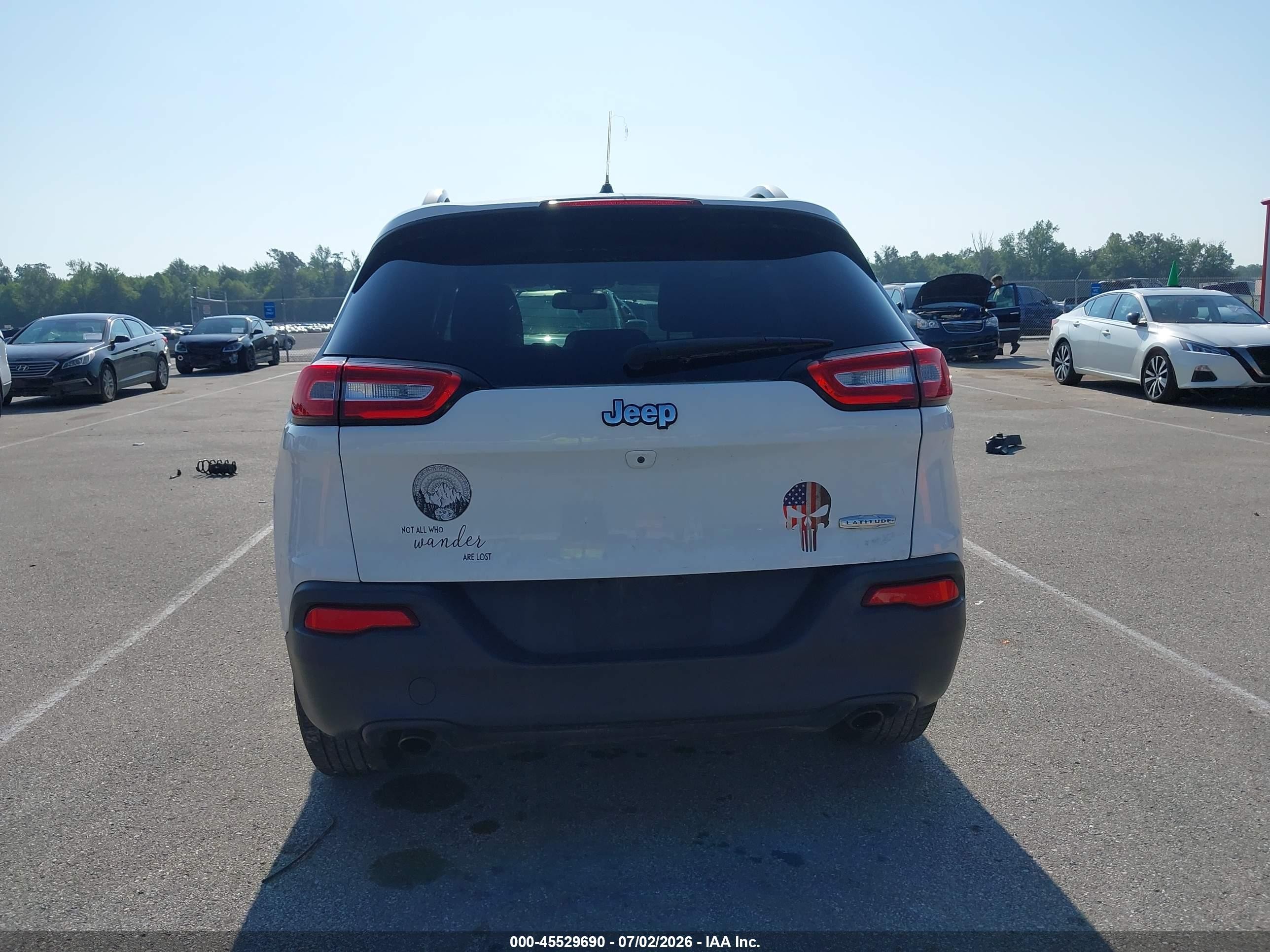2014 Jeep Cherokee Latitude White vin: 1C4PJLCS0EW320756
