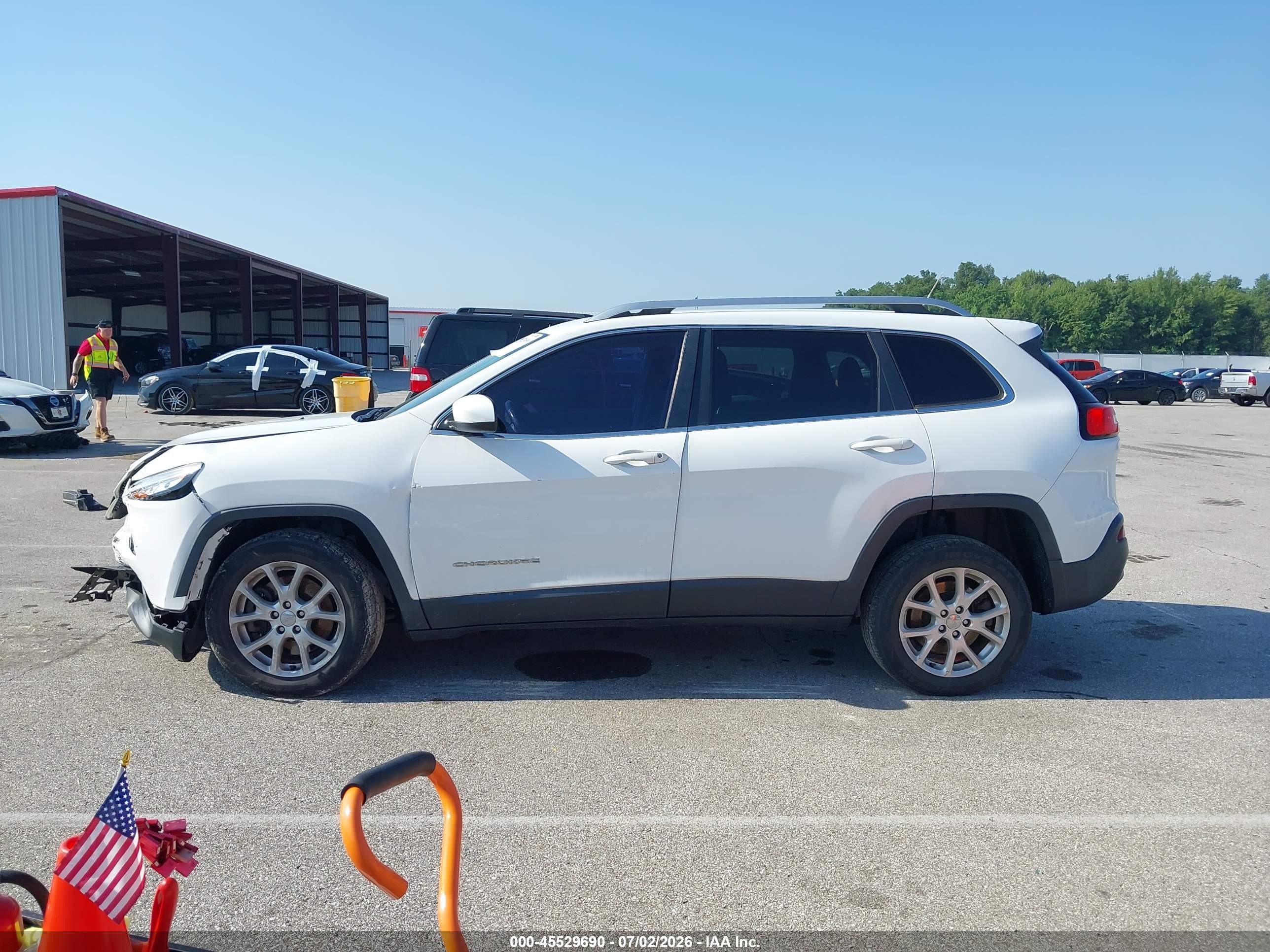 2014 Jeep Cherokee Latitude White vin: 1C4PJLCS0EW320756