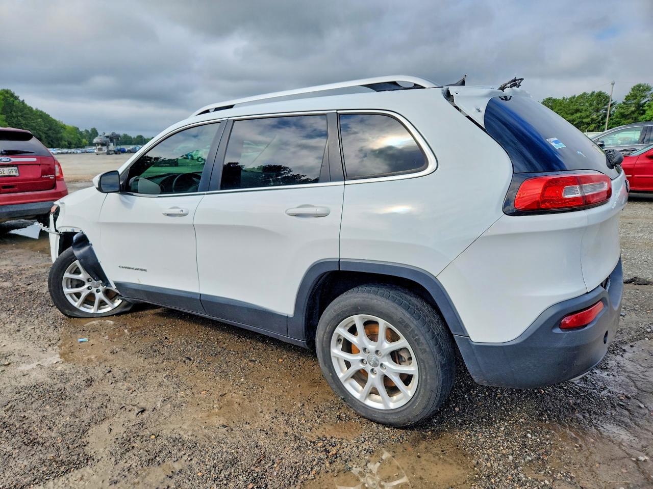 2015 Jeep Cherokee Latitude White vin: 1C4PJLCS0FW542196