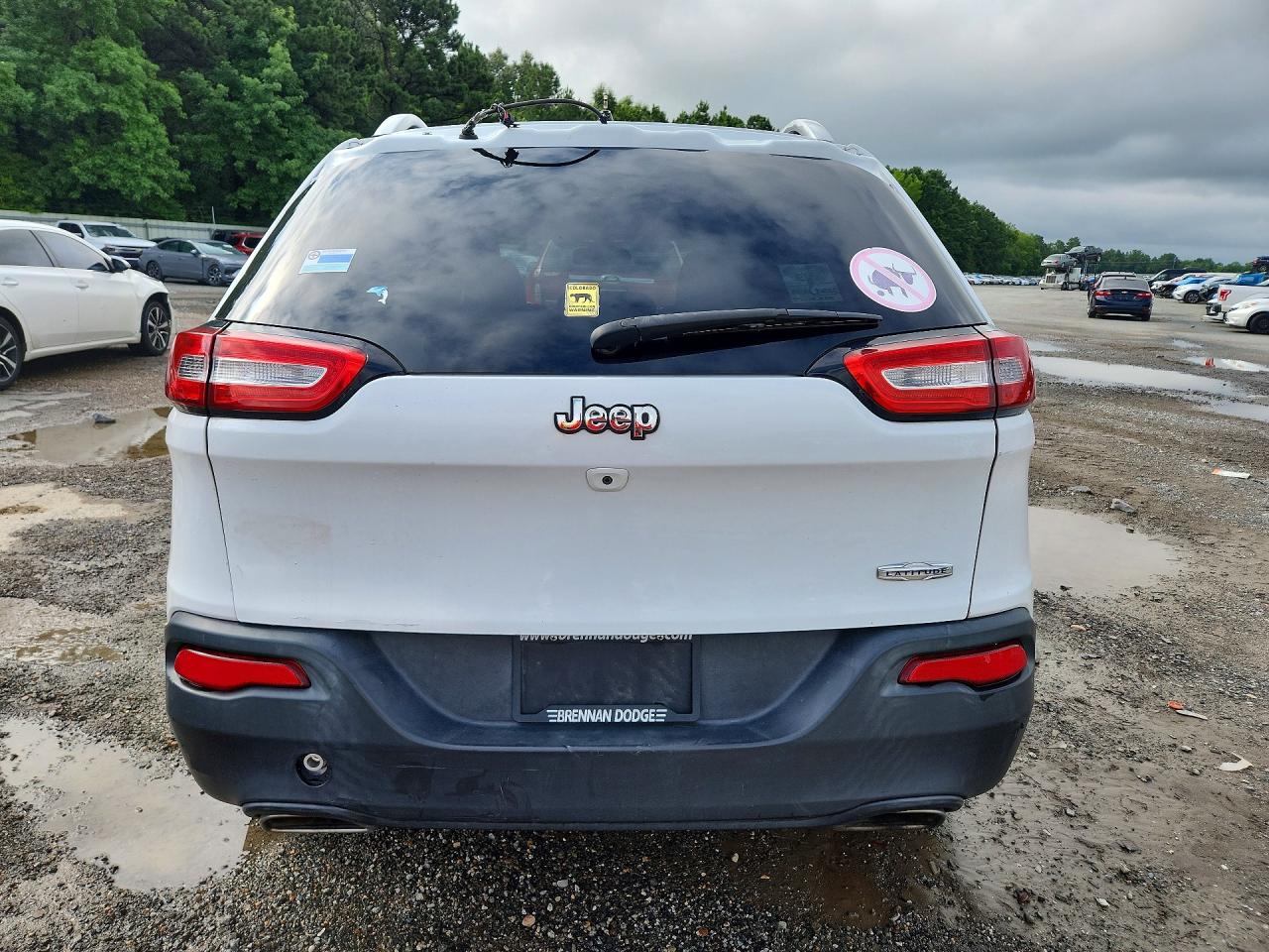 2015 Jeep Cherokee Latitude White vin: 1C4PJLCS0FW542196