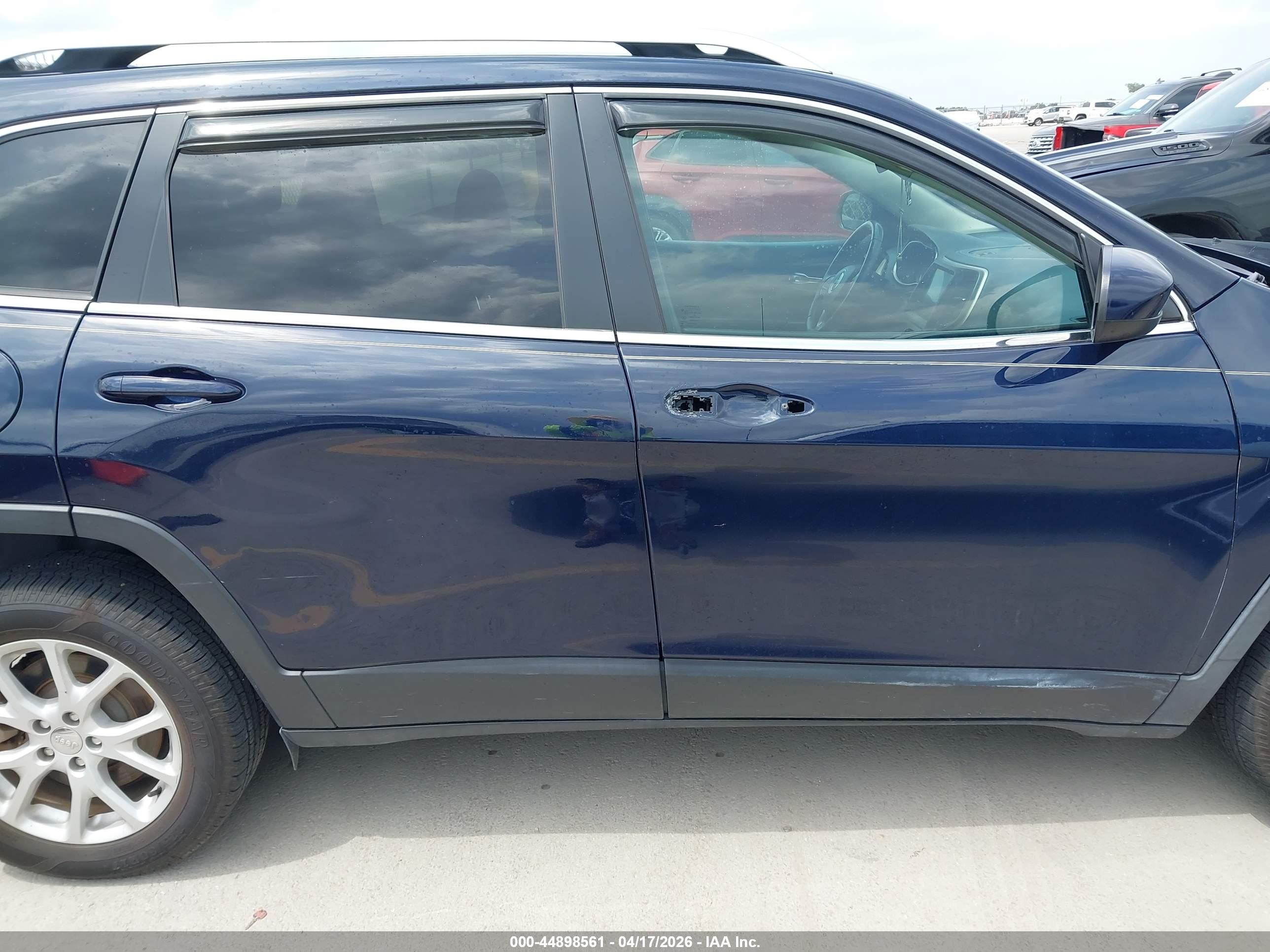 2015 Jeep Cherokee Latitude Синий vin: 1C4PJLCS0FW670048