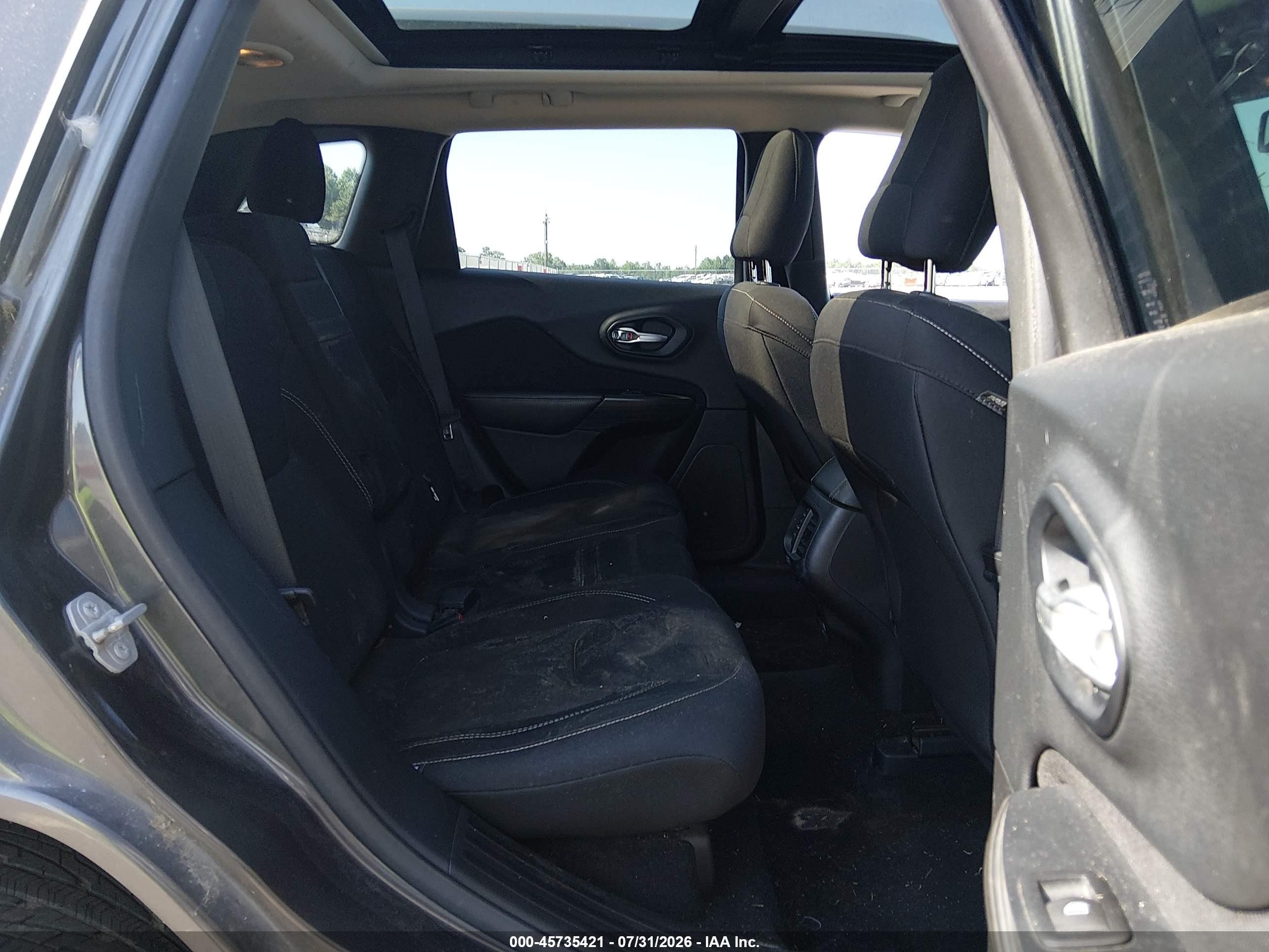 2015 Jeep Cherokee Latitude Gray vin: 1C4PJLCS0FW711410