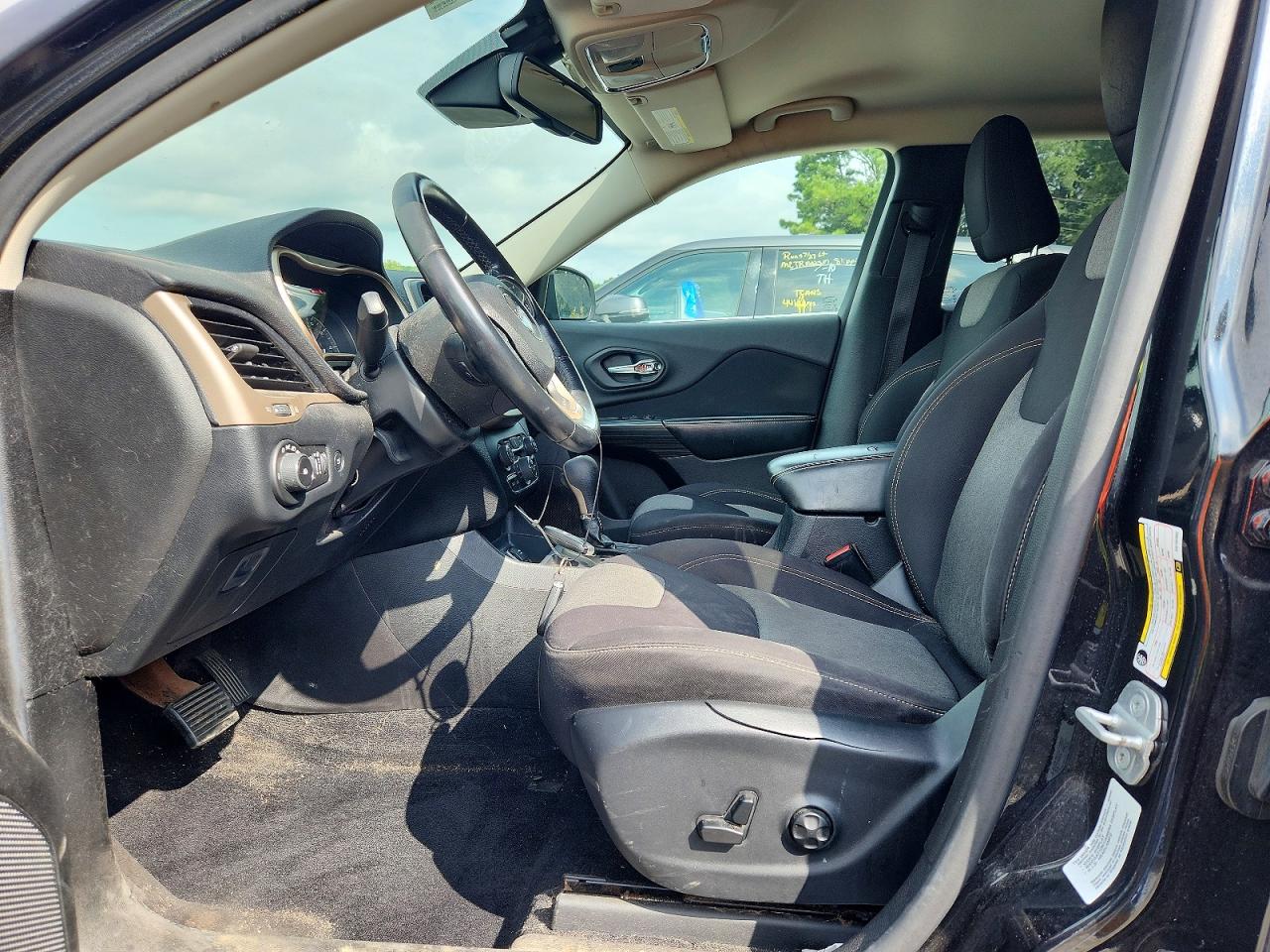 2014 Jeep Cherokee Latitude Black vin: 1C4PJLCS1EW104902