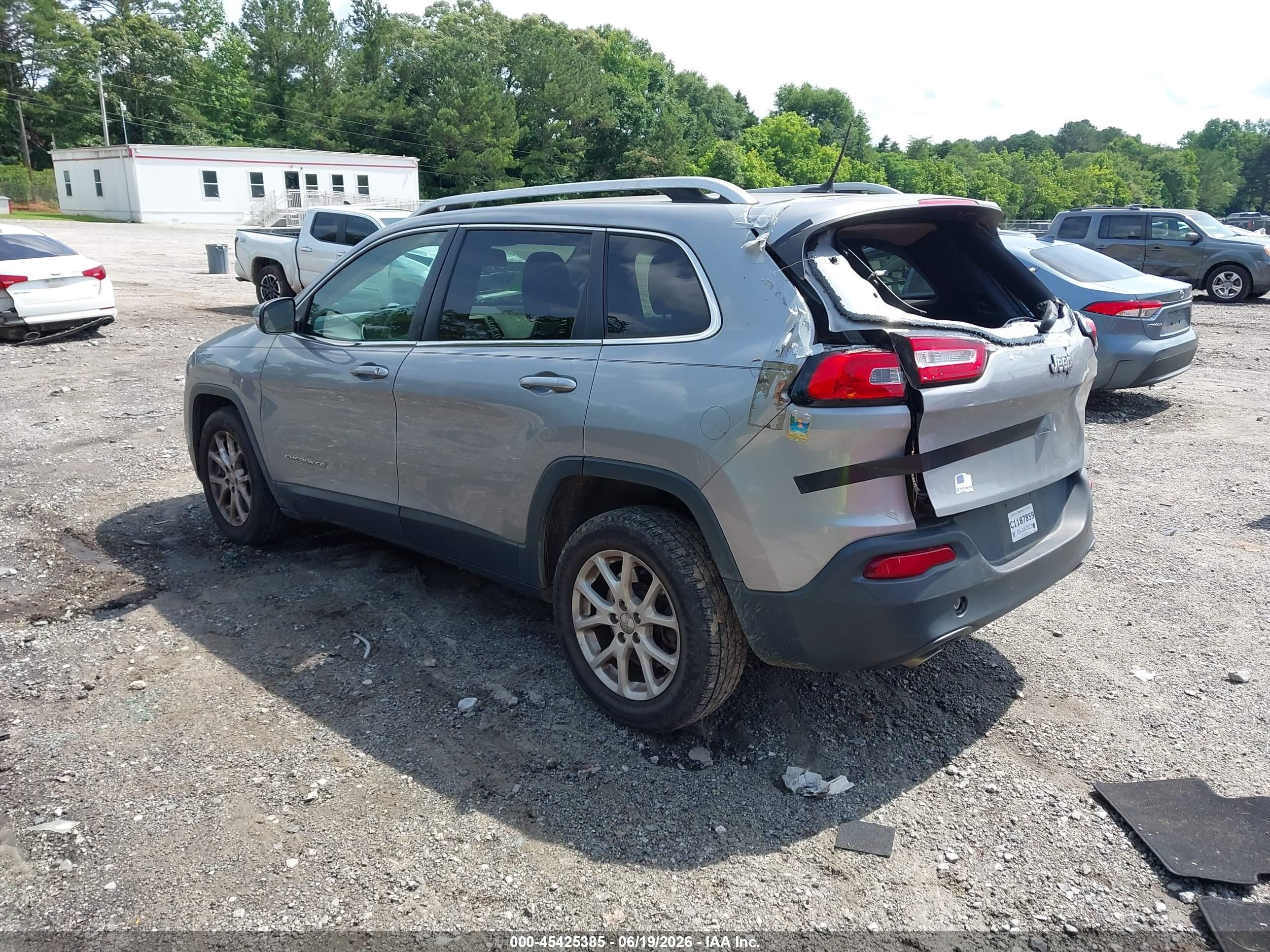 2014 Jeep Cherokee Latitude Silver vin: 1C4PJLCS1EW106360