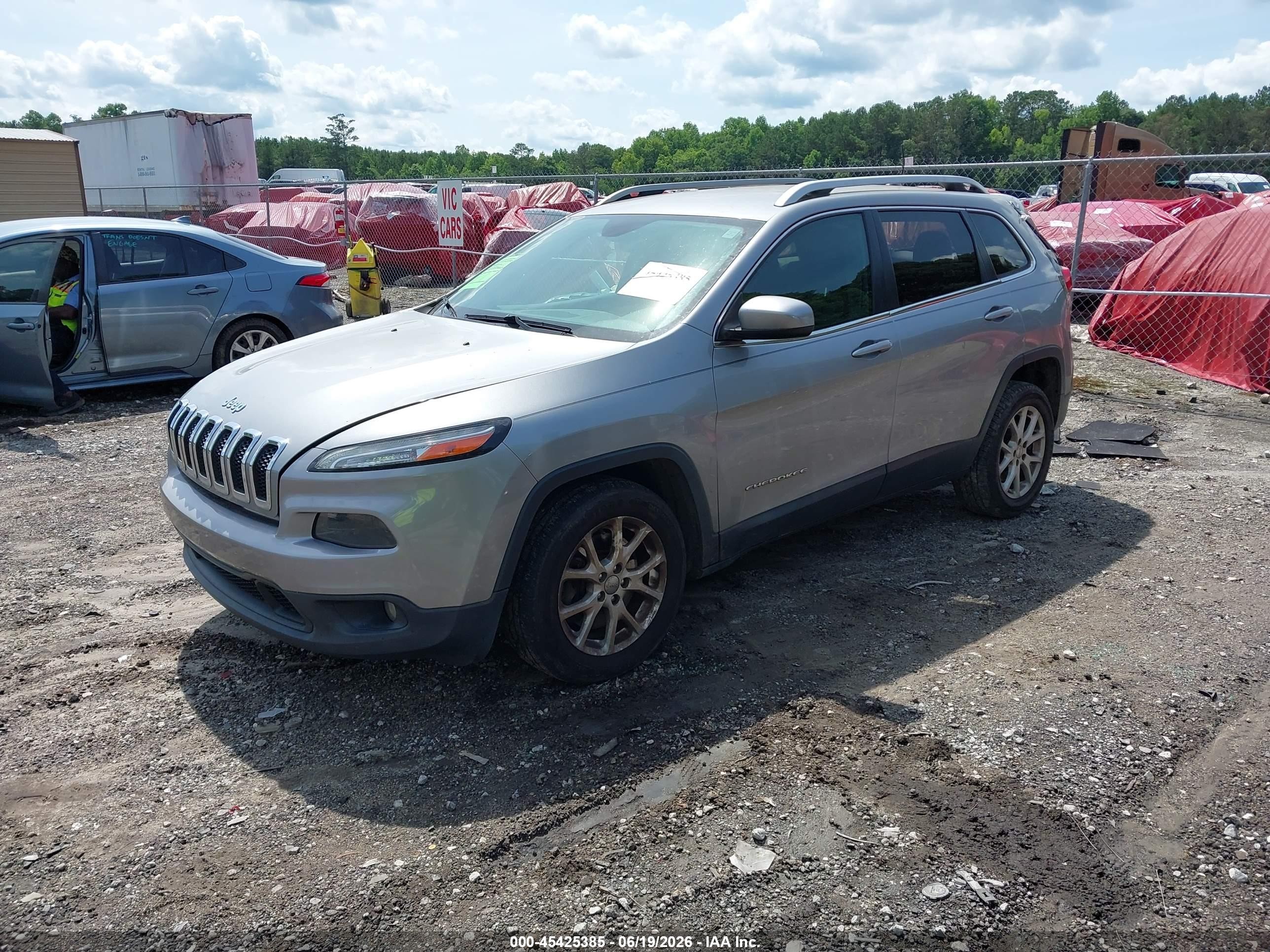 2014 Jeep Cherokee Latitude Silver vin: 1C4PJLCS1EW106360