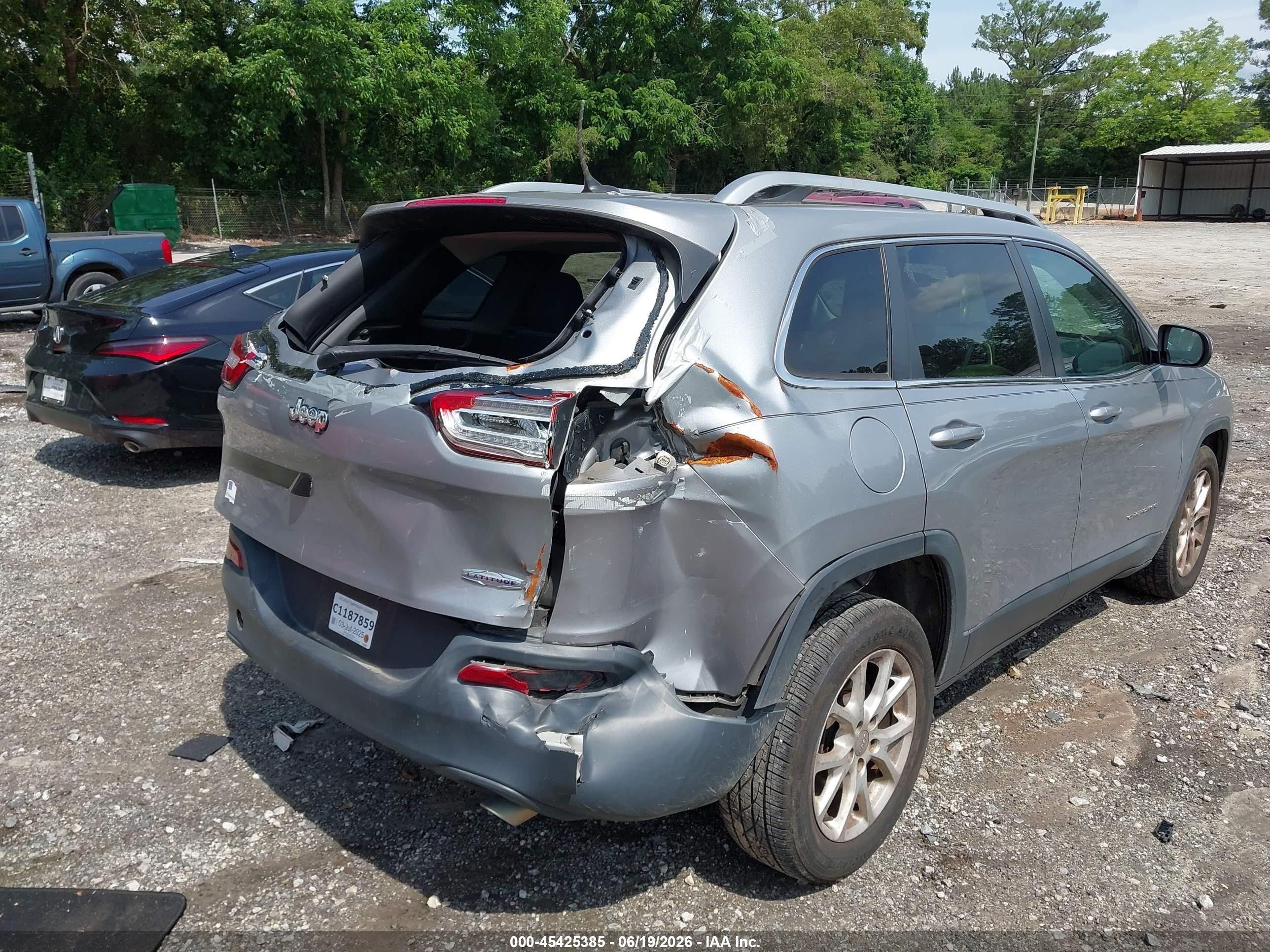 2014 Jeep Cherokee Latitude Silver vin: 1C4PJLCS1EW106360