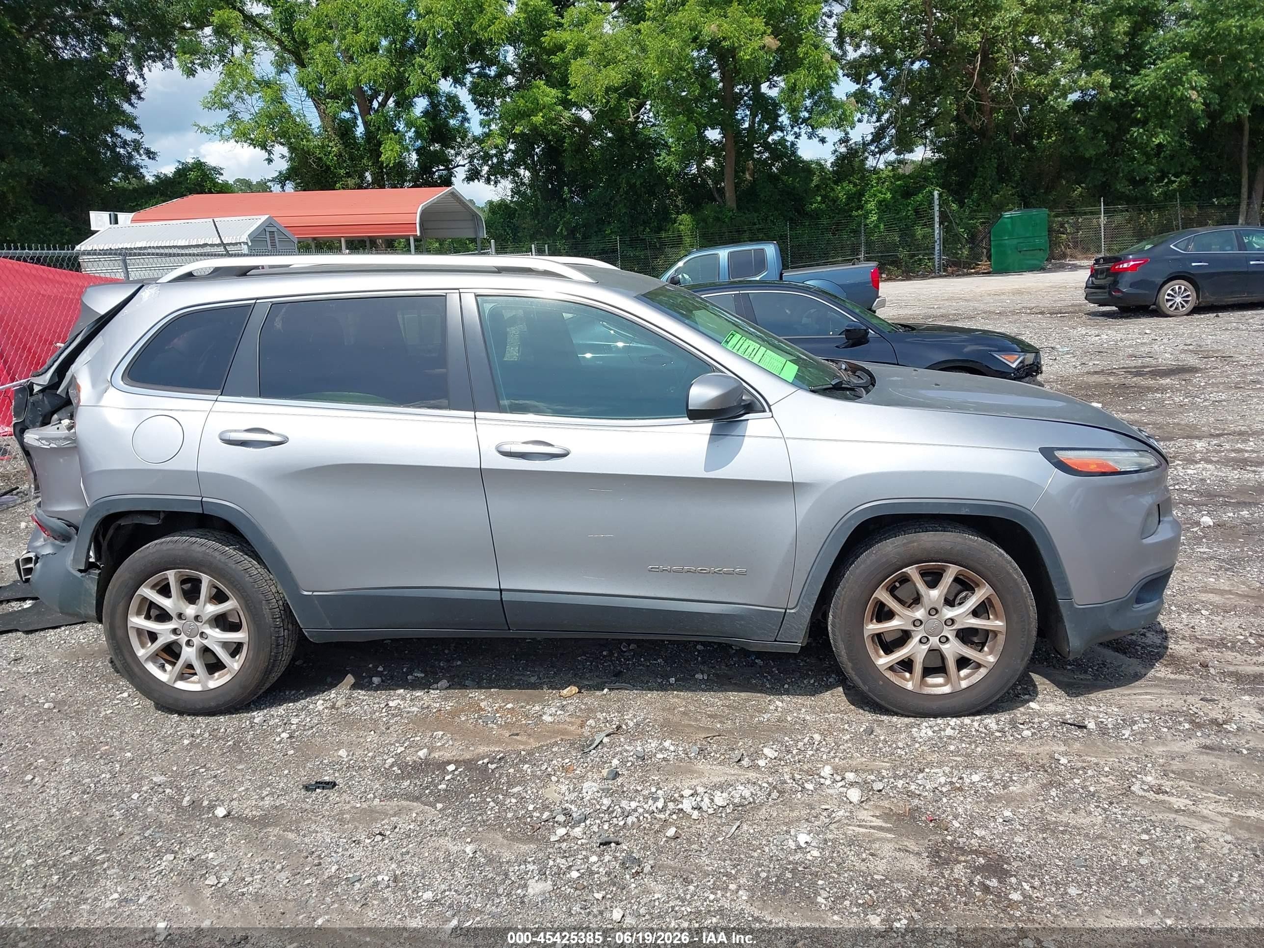 2014 Jeep Cherokee Latitude Silver vin: 1C4PJLCS1EW106360