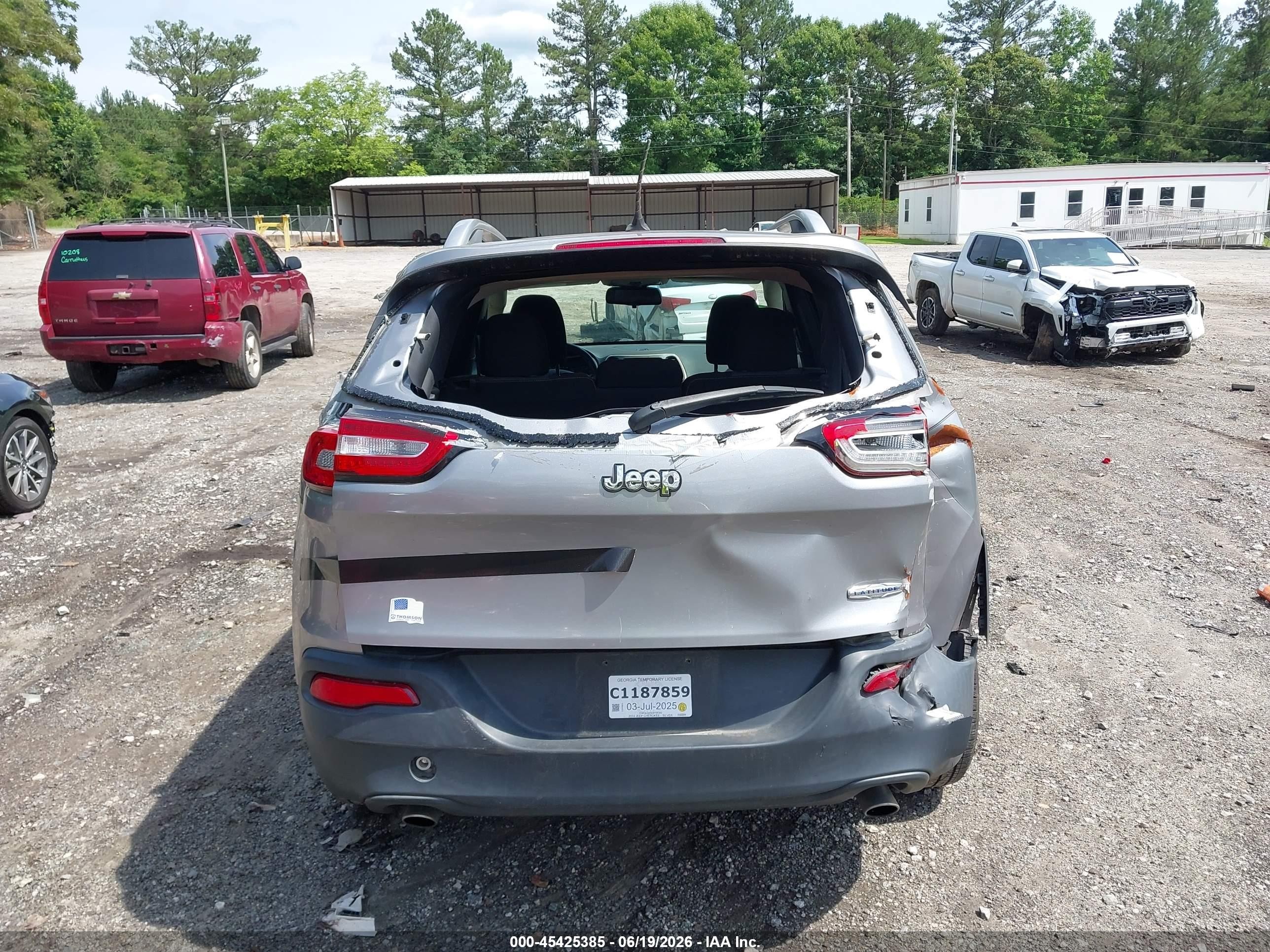 2014 Jeep Cherokee Latitude Silver vin: 1C4PJLCS1EW106360