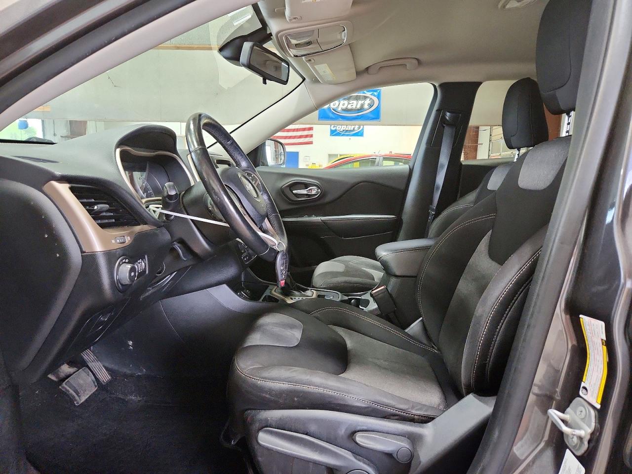2014 Jeep Cherokee Latitude Gray vin: 1C4PJLCS1EW148351