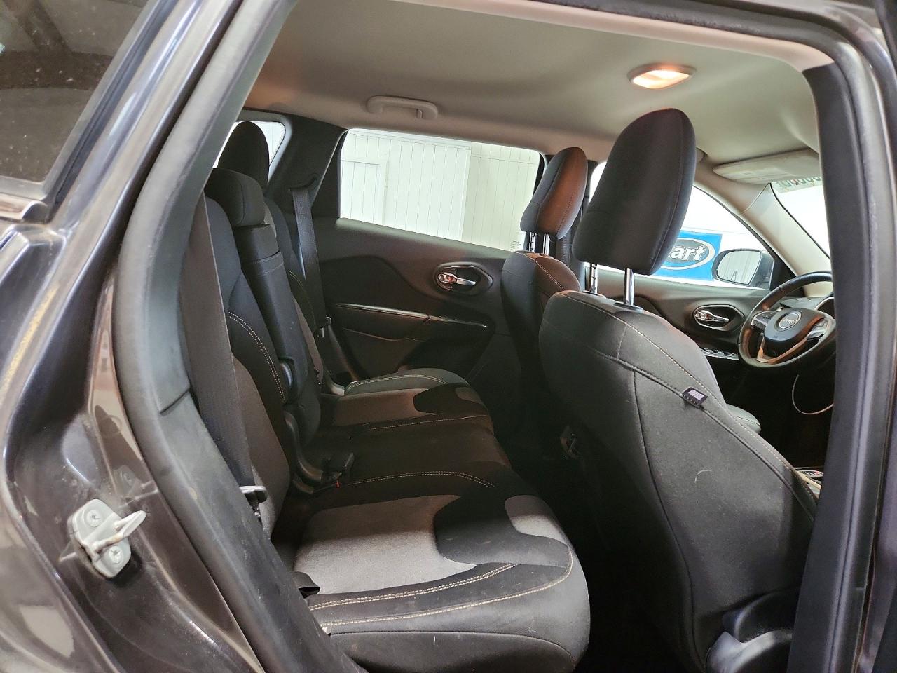 2014 Jeep Cherokee Latitude Gray vin: 1C4PJLCS1EW148351