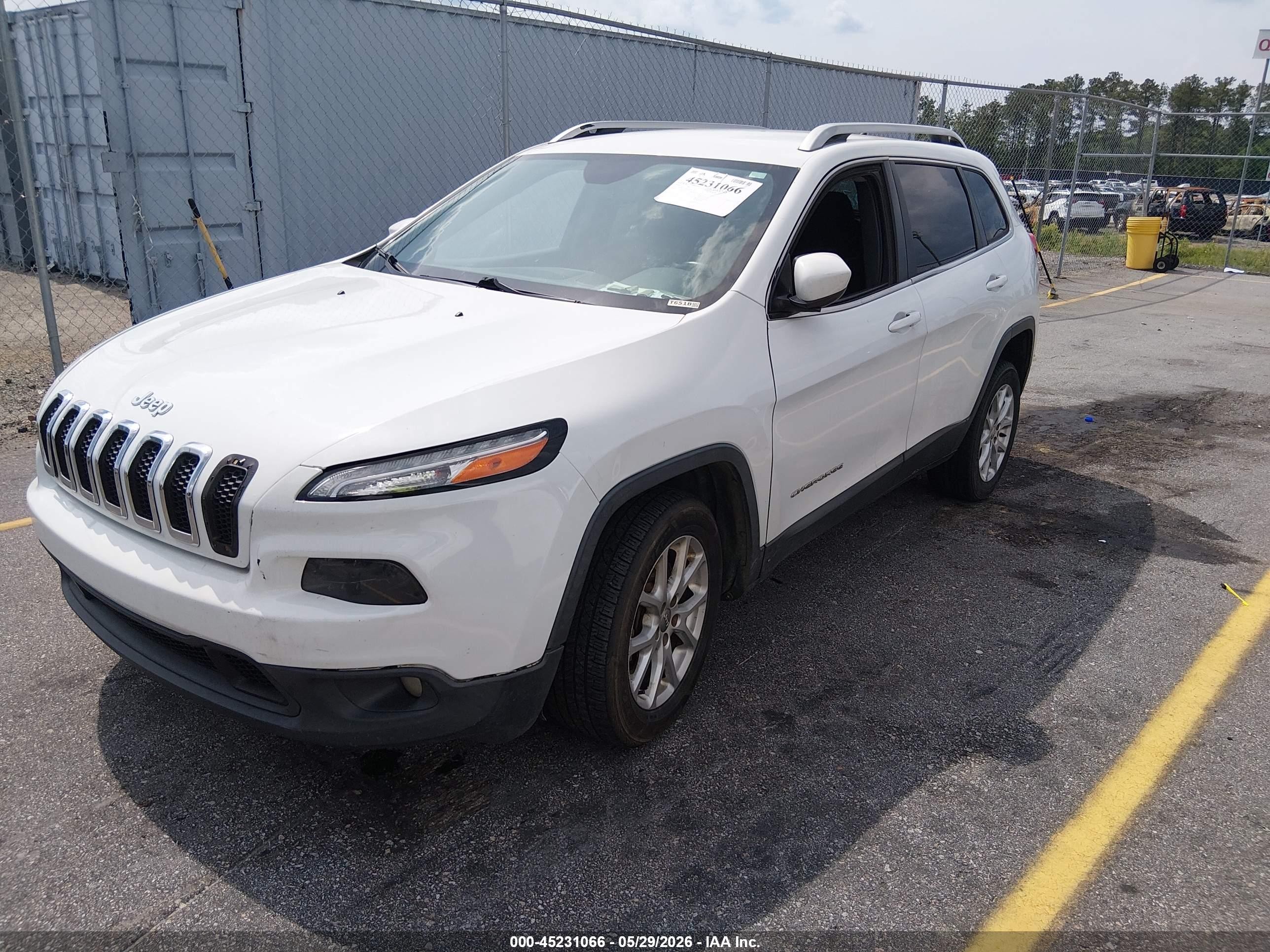 2014 Jeep Cherokee Latitude White vin: 1C4PJLCS1EW167191