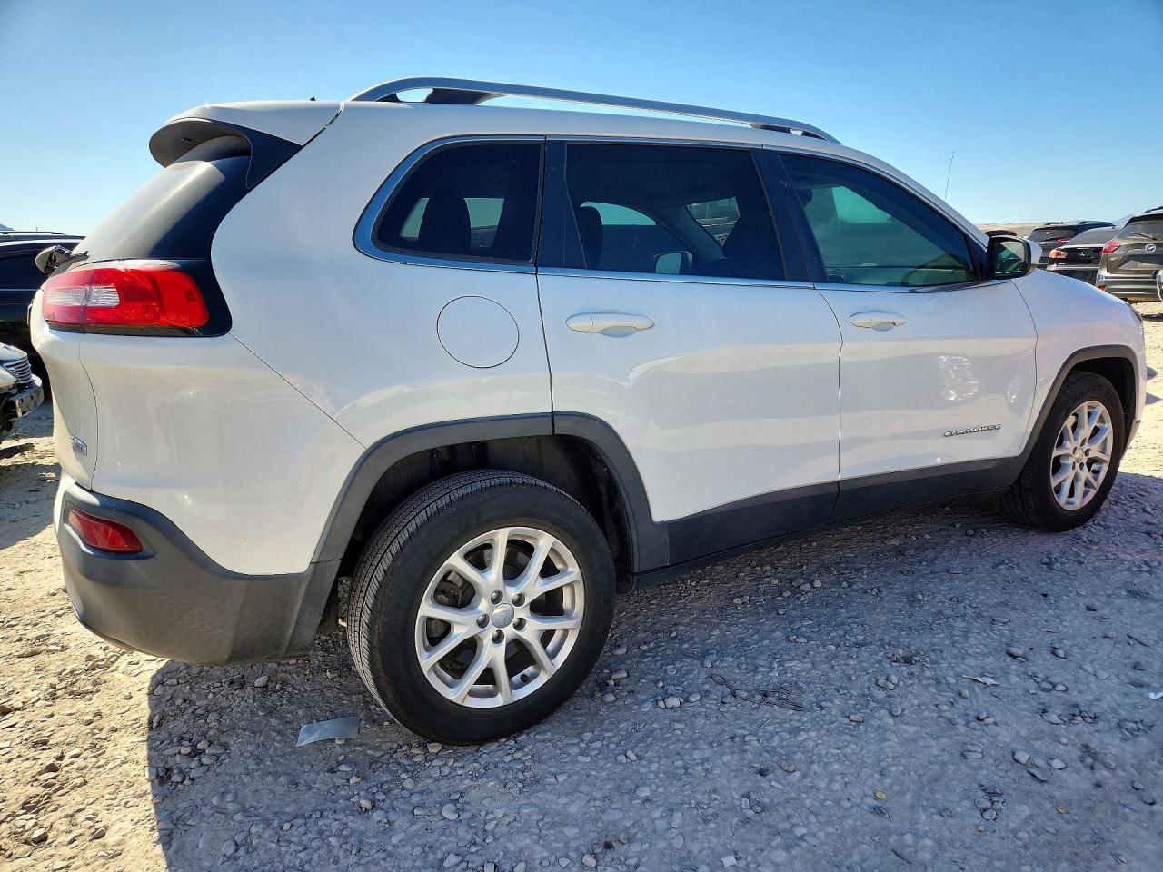2014 Jeep Cherokee Latitude White vin: 1C4PJLCS1EW270384