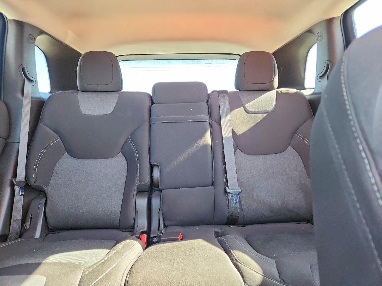 2014 Jeep Cherokee Latitude White vin: 1C4PJLCS1EW270384