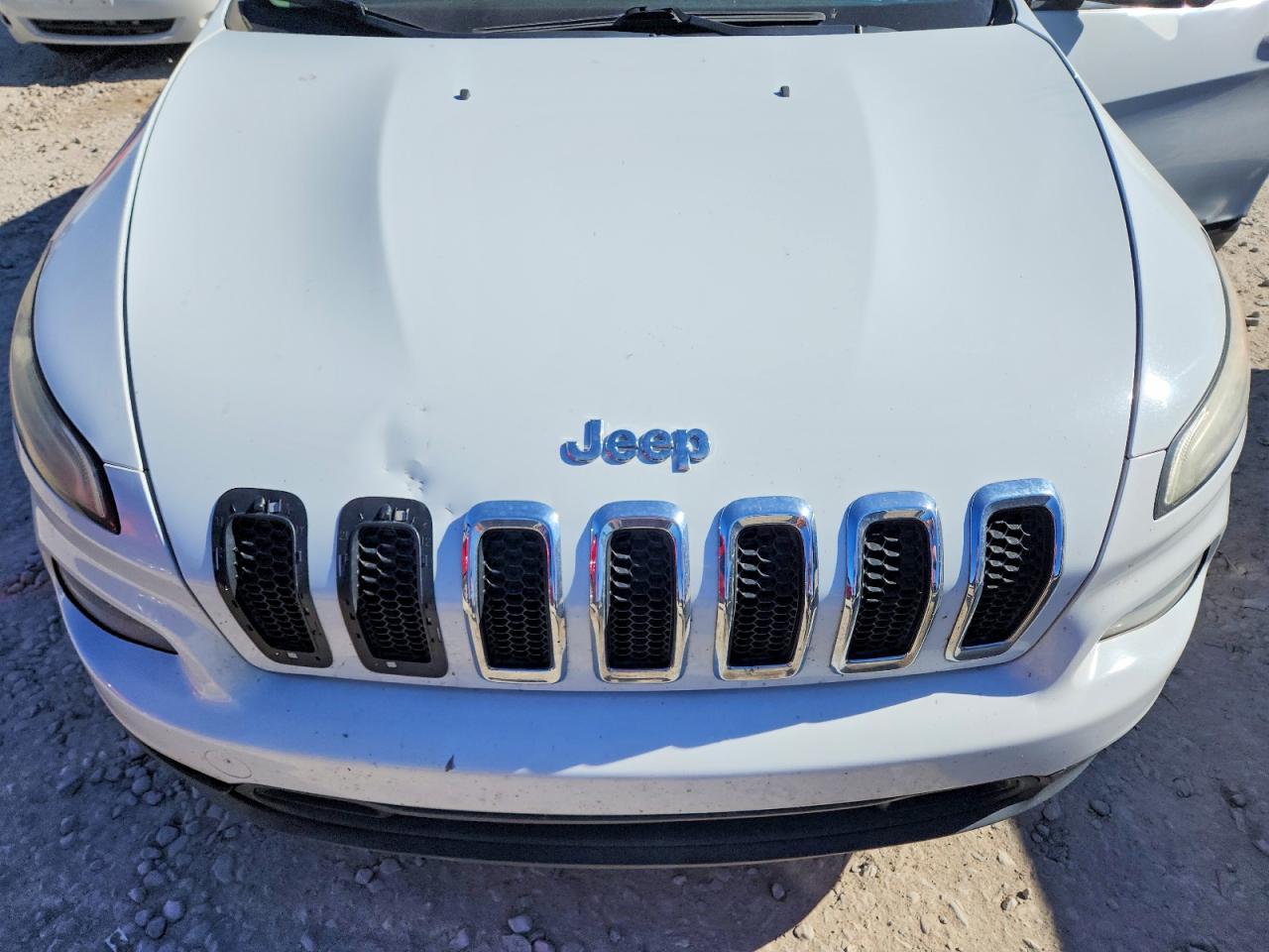 2014 Jeep Cherokee Latitude White vin: 1C4PJLCS1EW270384