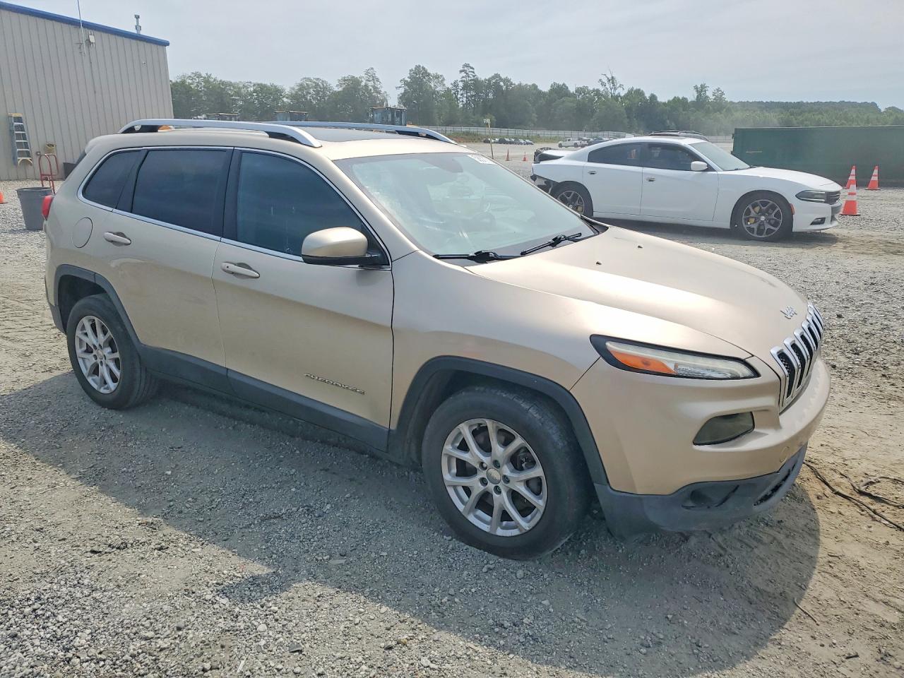 2015 Jeep Cherokee Latitude Beige vin: 1C4PJLCS1FW656627