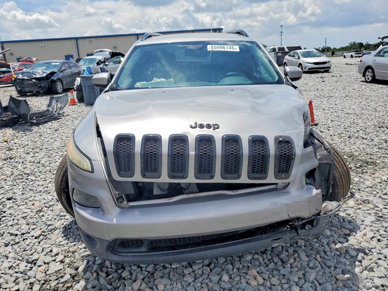 2015 Jeep Cherokee Latitude Silver vin: 1C4PJLCS1FW781188
