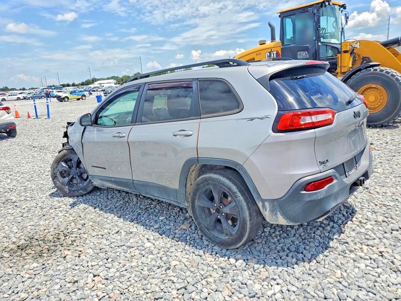 2015 Jeep Cherokee Latitude Silver vin: 1C4PJLCS1FW781188