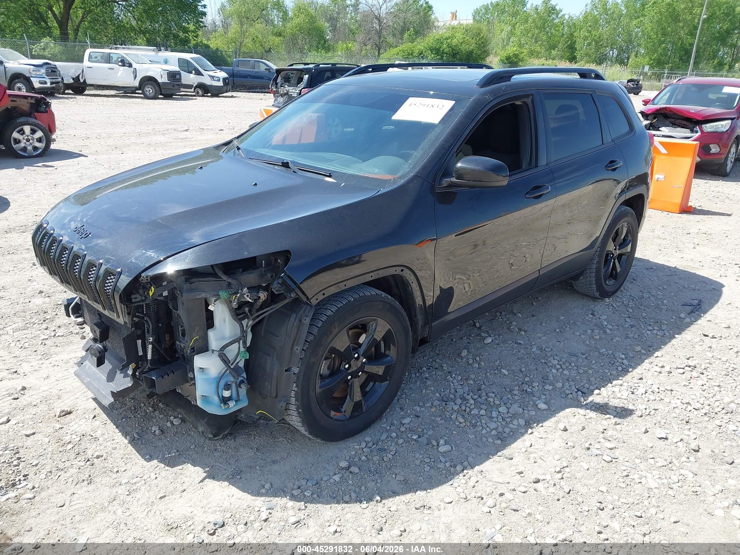 2015 Jeep Cherokee Latitude Черный vin: 1C4PJLCS1FW791381