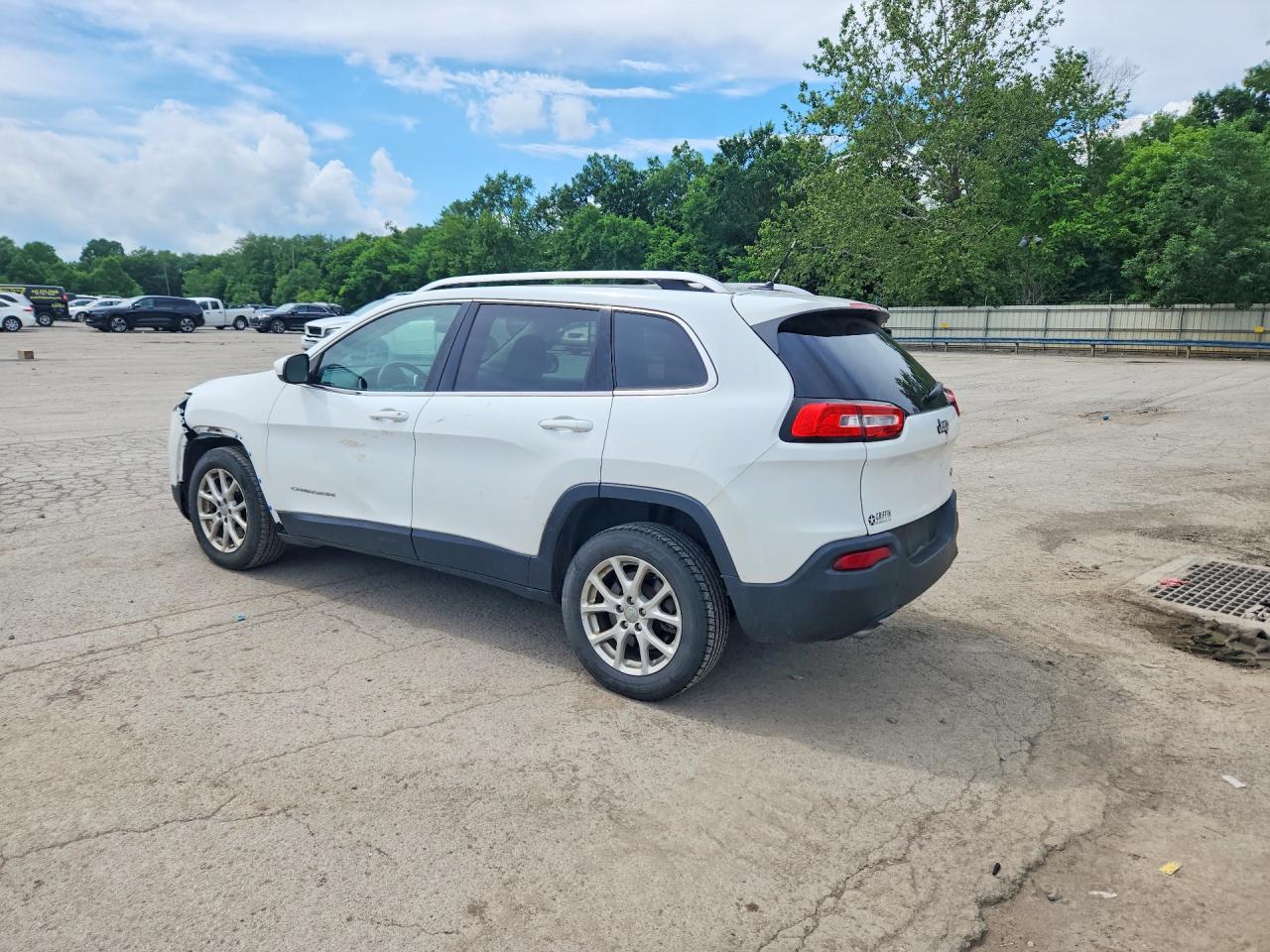 2014 Jeep Cherokee Latitude White vin: 1C4PJLCS2EW103001