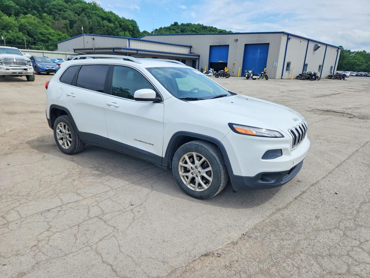 2014 Jeep Cherokee Latitude White vin: 1C4PJLCS2EW103001