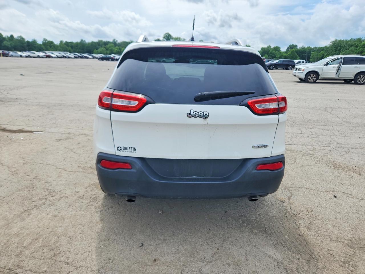 2014 Jeep Cherokee Latitude White vin: 1C4PJLCS2EW103001