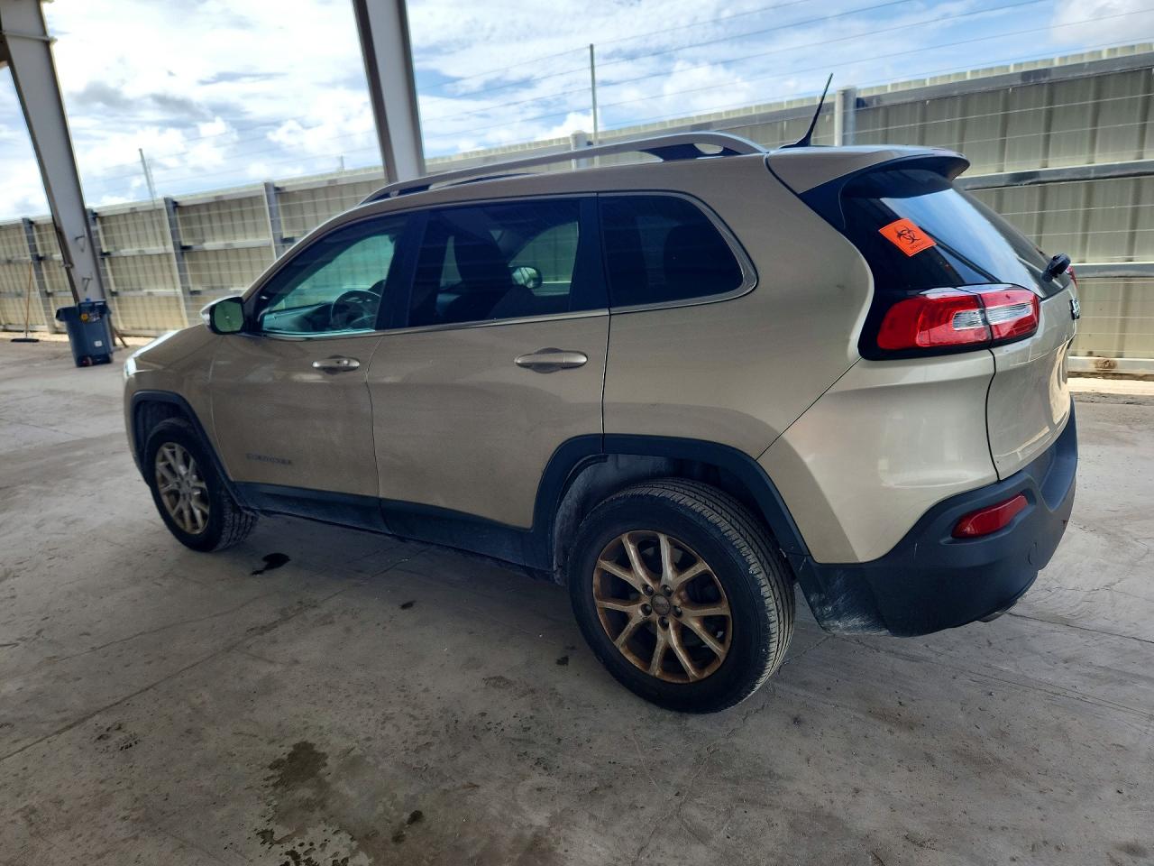 2014 Jeep Cherokee Latitude Бежевый vin: 1C4PJLCS2EW186686