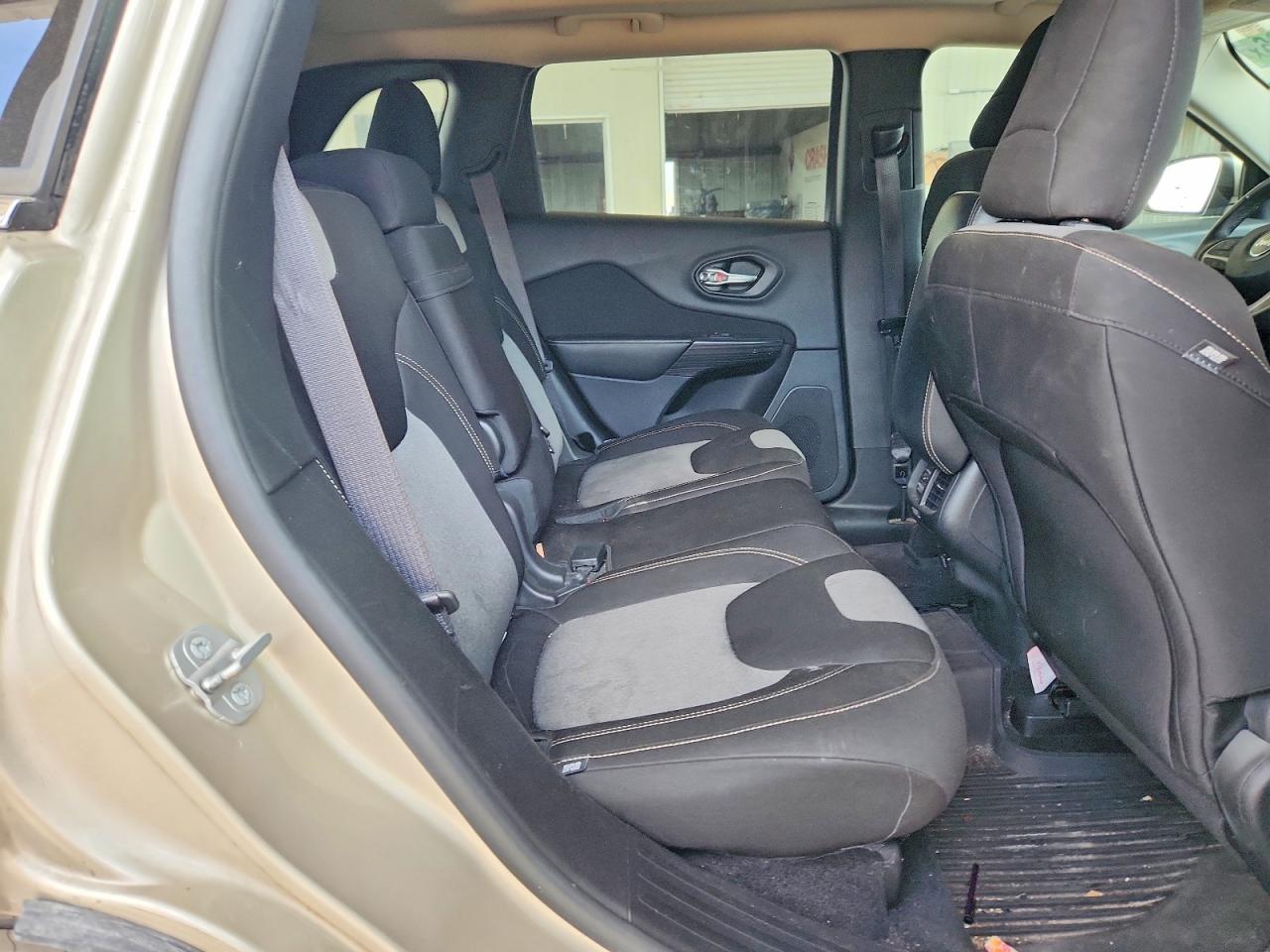2014 Jeep Cherokee Latitude Бежевый vin: 1C4PJLCS2EW186686