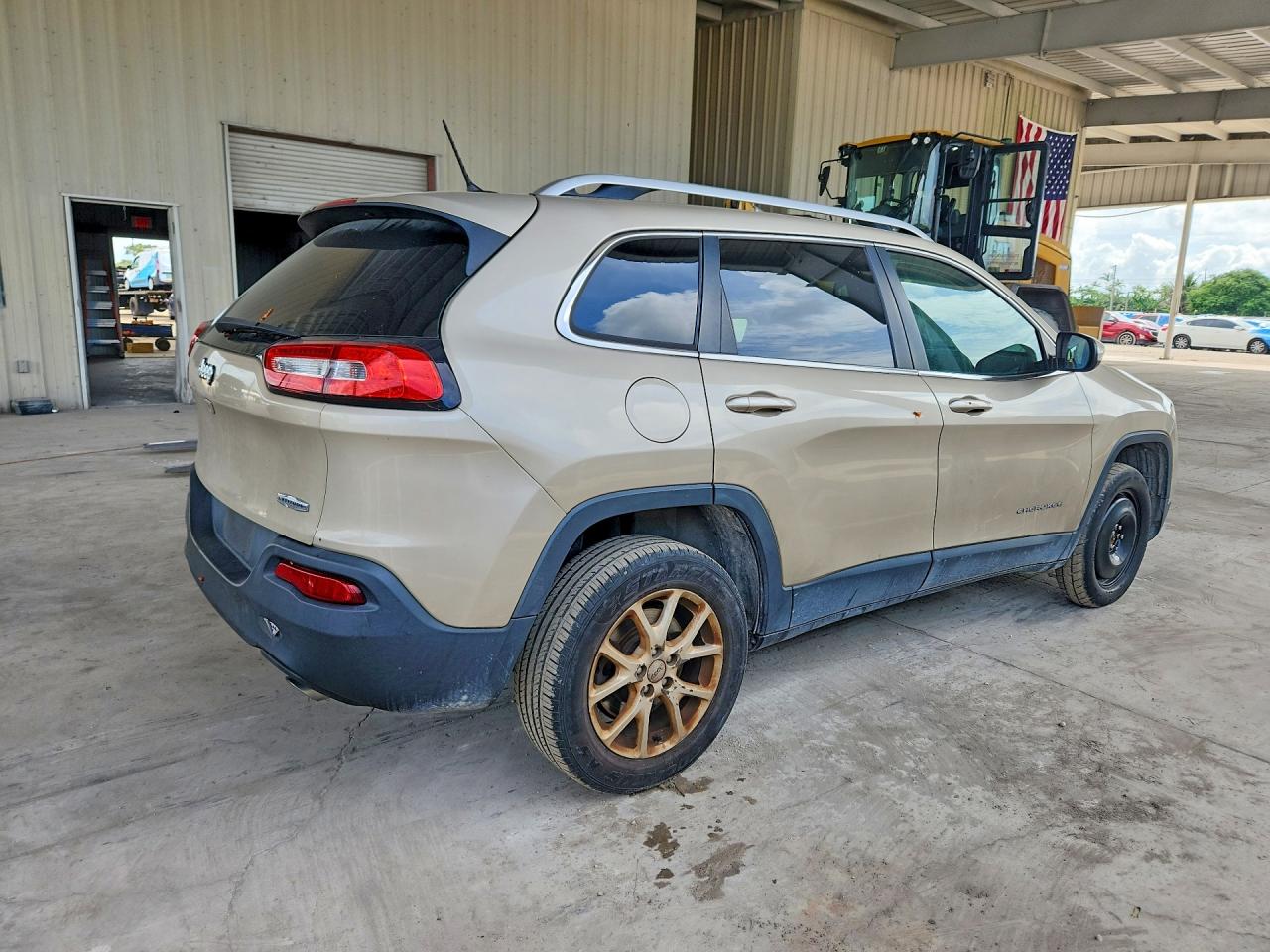 2014 Jeep Cherokee Latitude Бежевый vin: 1C4PJLCS2EW186686
