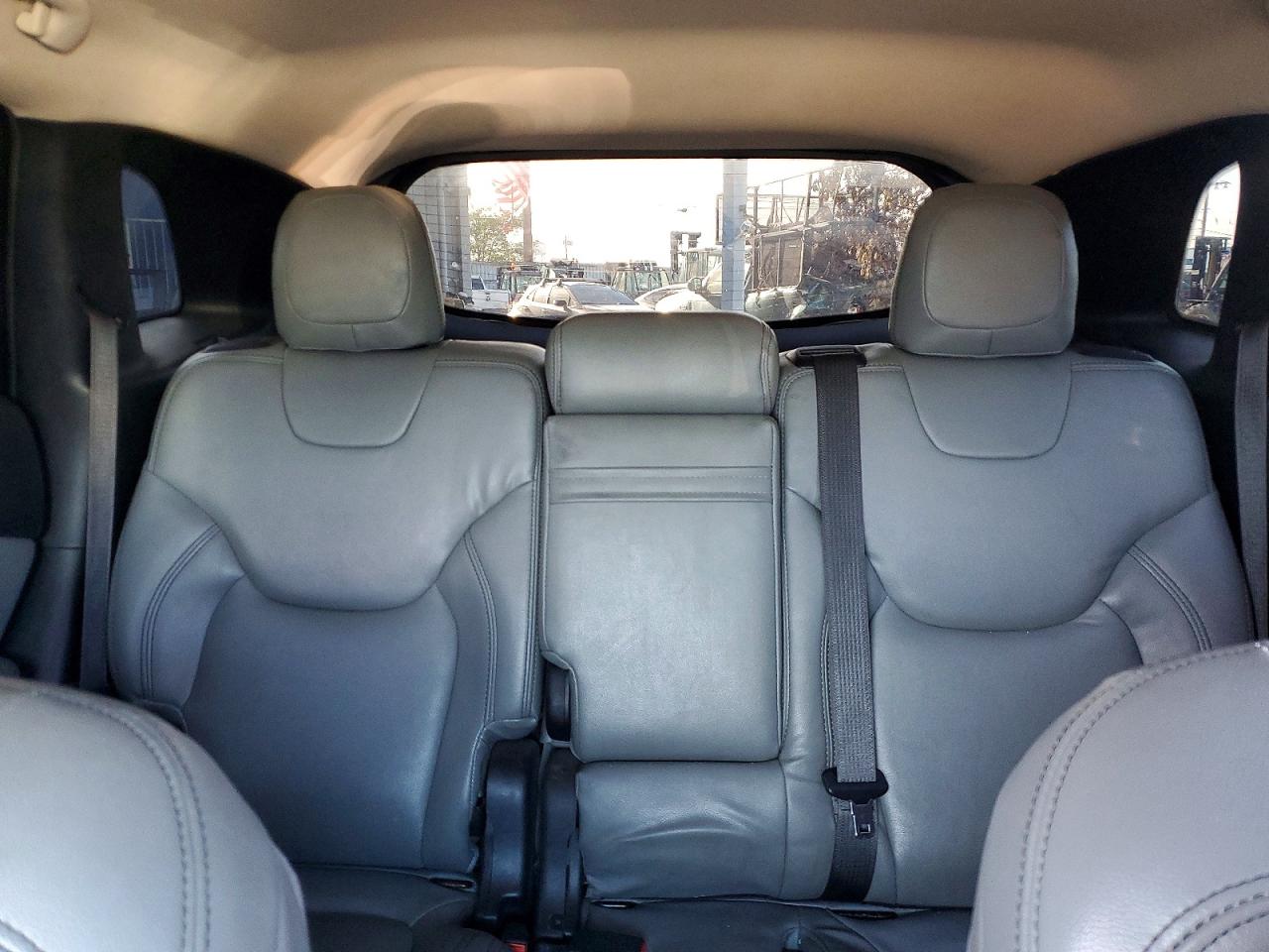 2014 Jeep Cherokee Latitude Silver vin: 1C4PJLCS2EW279336