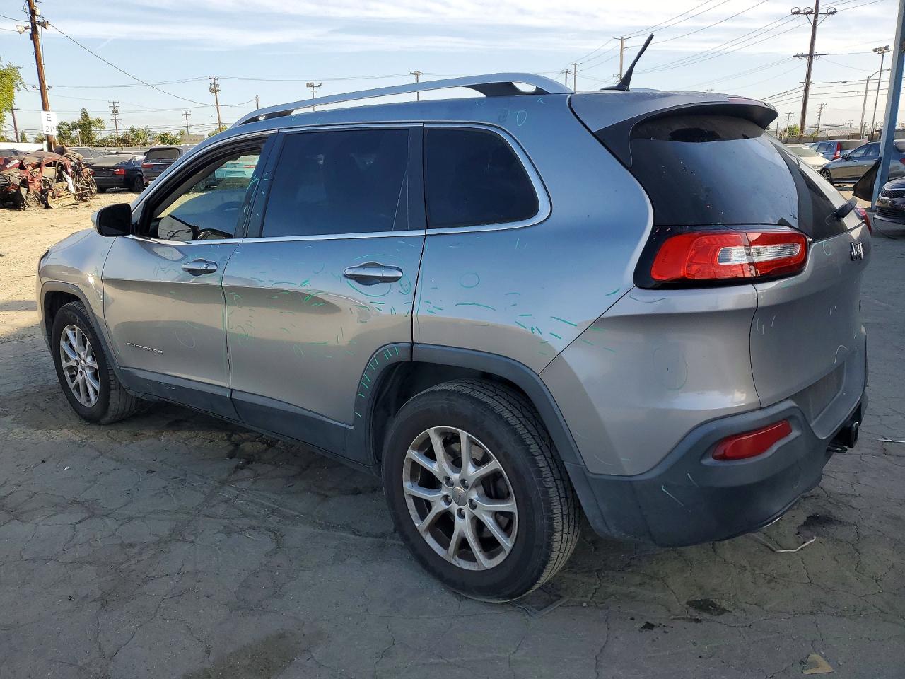 2014 Jeep Cherokee Latitude Silver vin: 1C4PJLCS2EW279336