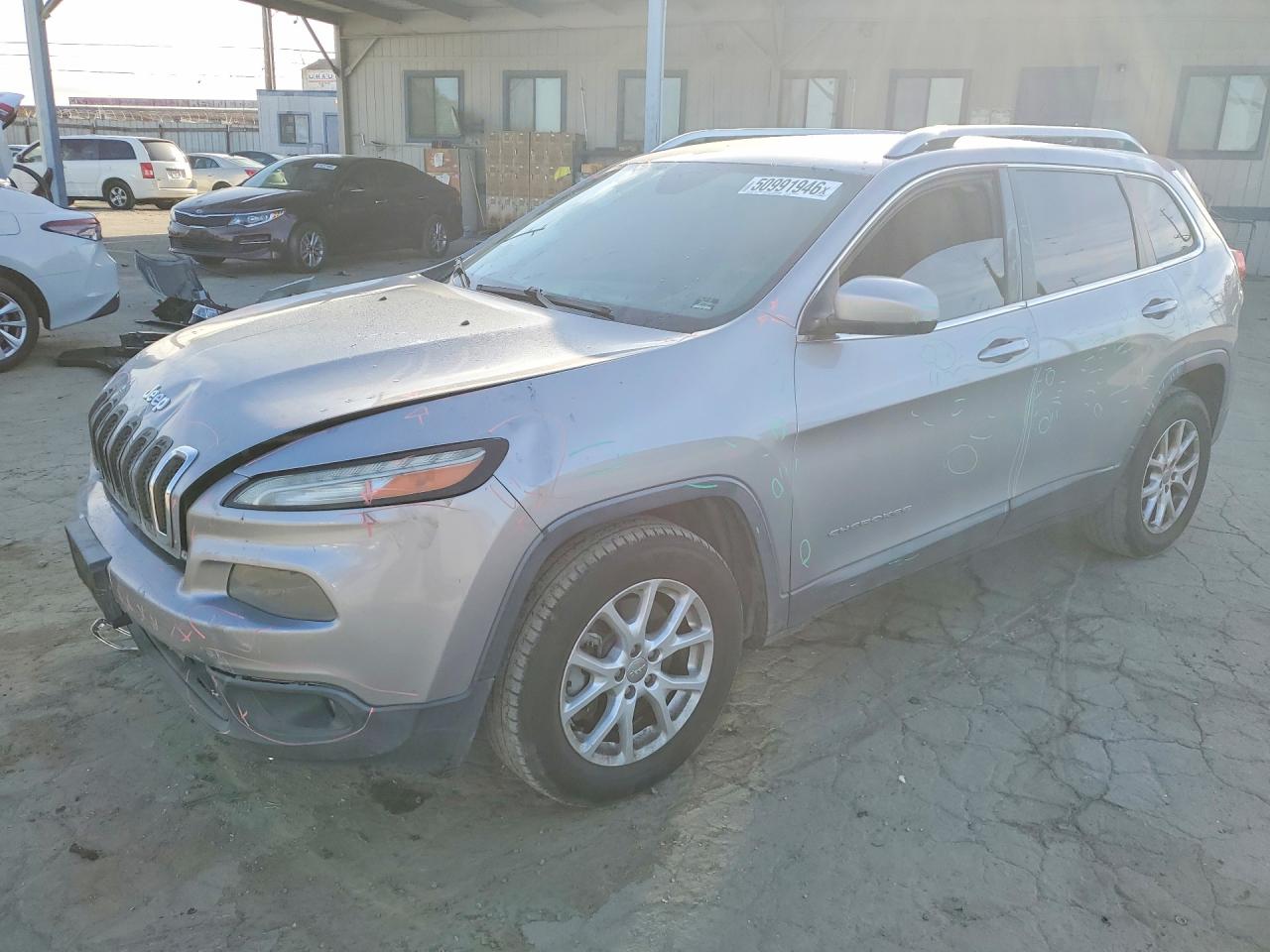2014 Jeep Cherokee Latitude Silver vin: 1C4PJLCS2EW279336